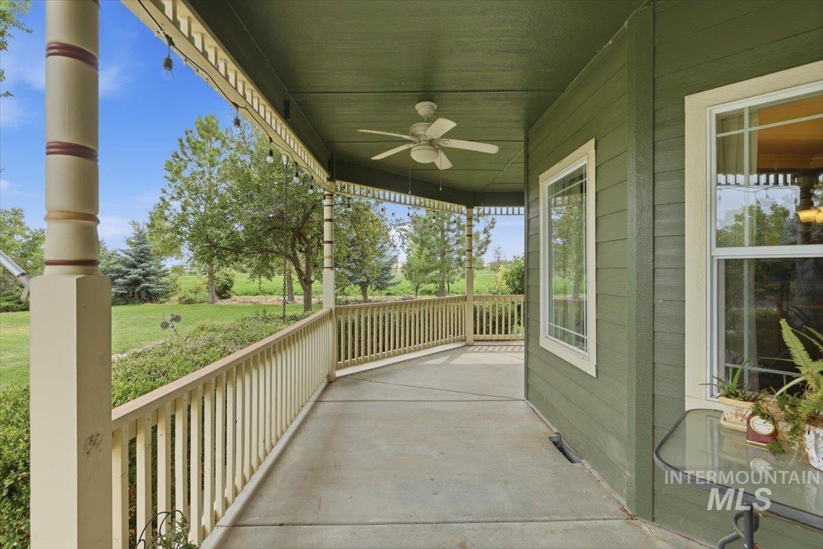 3685 E Indian Trail Lane Property Photo 7