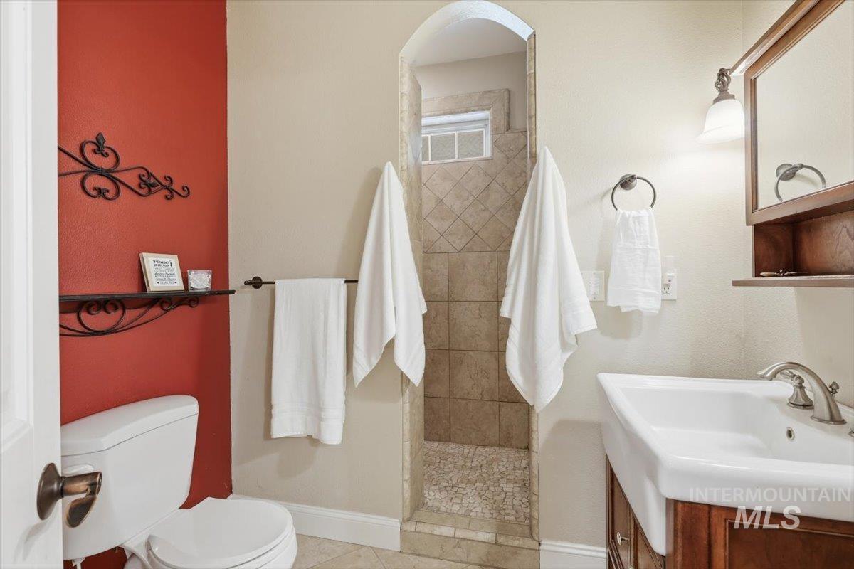 3685 E Indian Trail Lane Property Photo 18