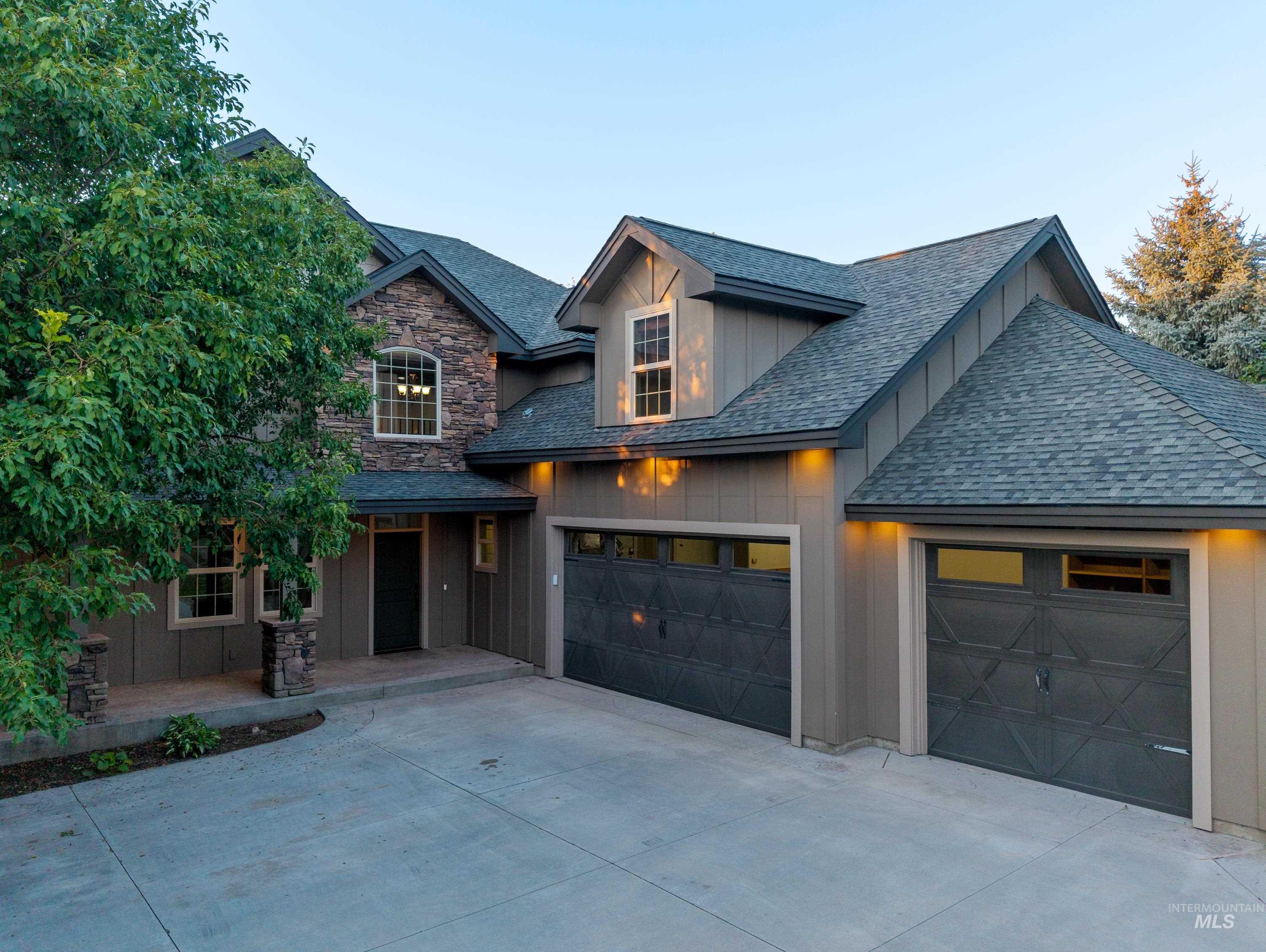1818 W Silver Creek Court Property Photo 4