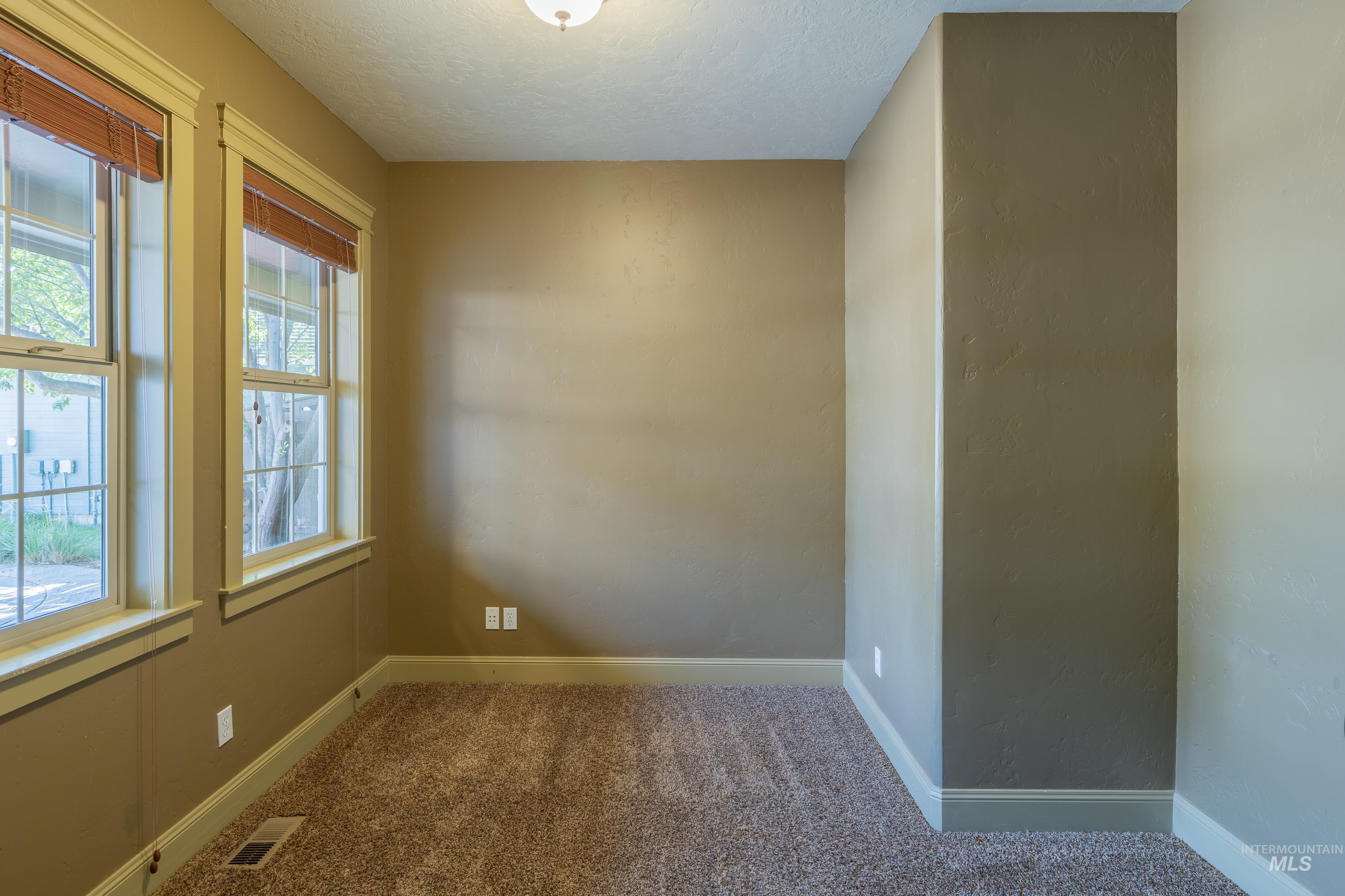 1818 W Silver Creek Court Property Photo 10