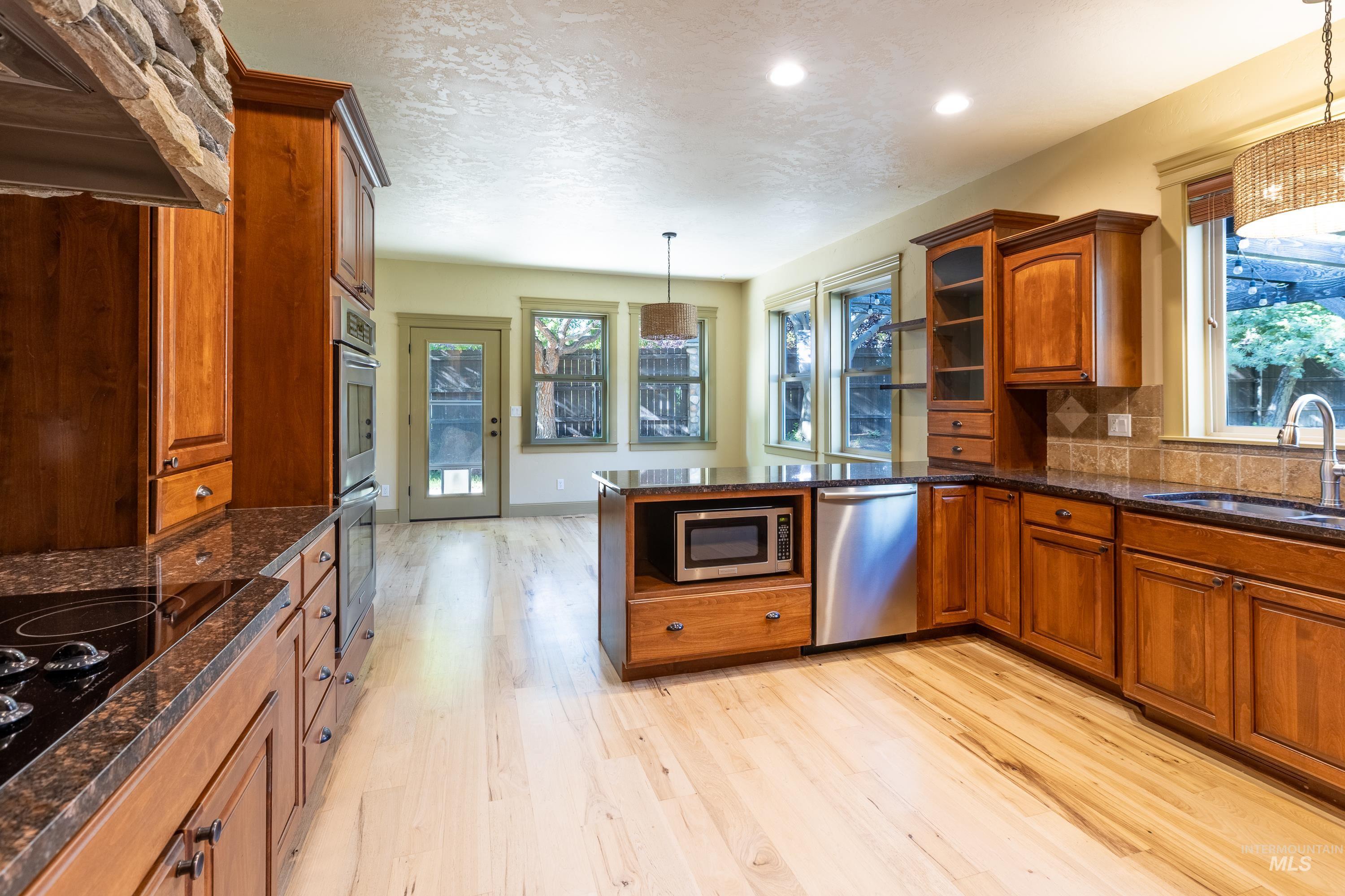 1818 W Silver Creek Court Property Photo 12