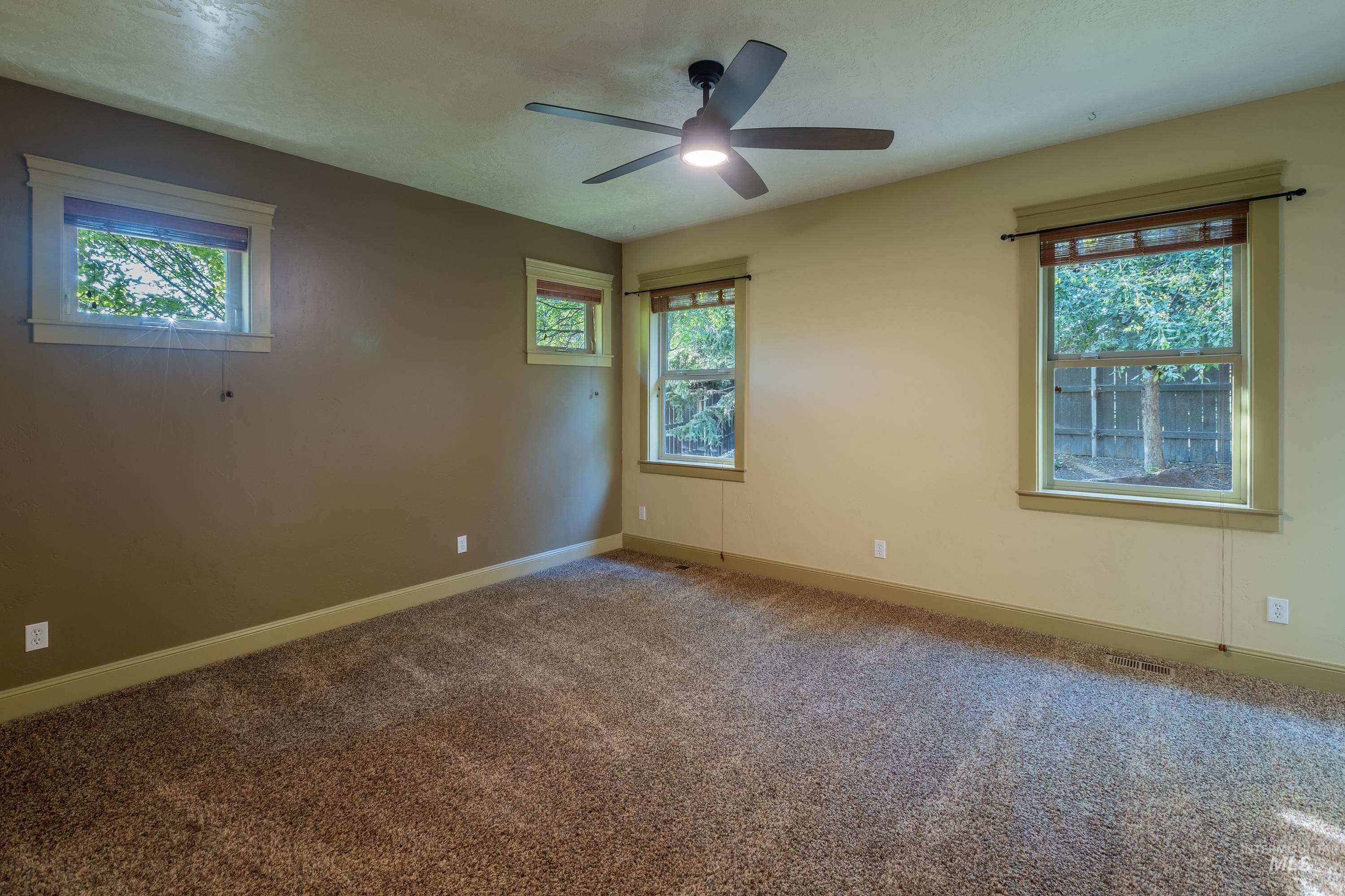1818 W Silver Creek Court Property Photo 20