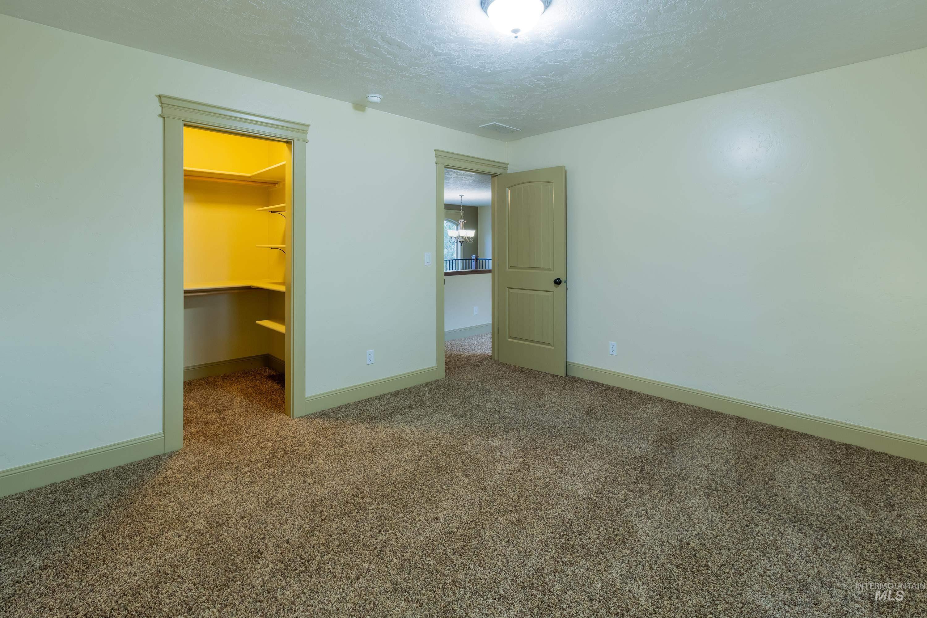 1818 W Silver Creek Court Property Photo 37