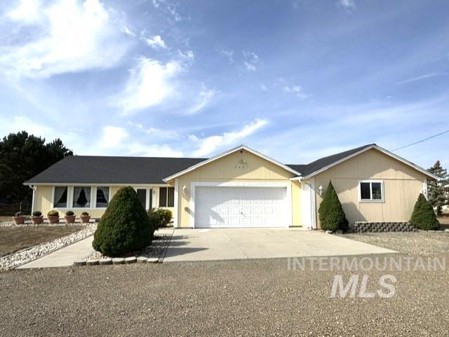 2621 Nw Doris Dr Property Photo 2