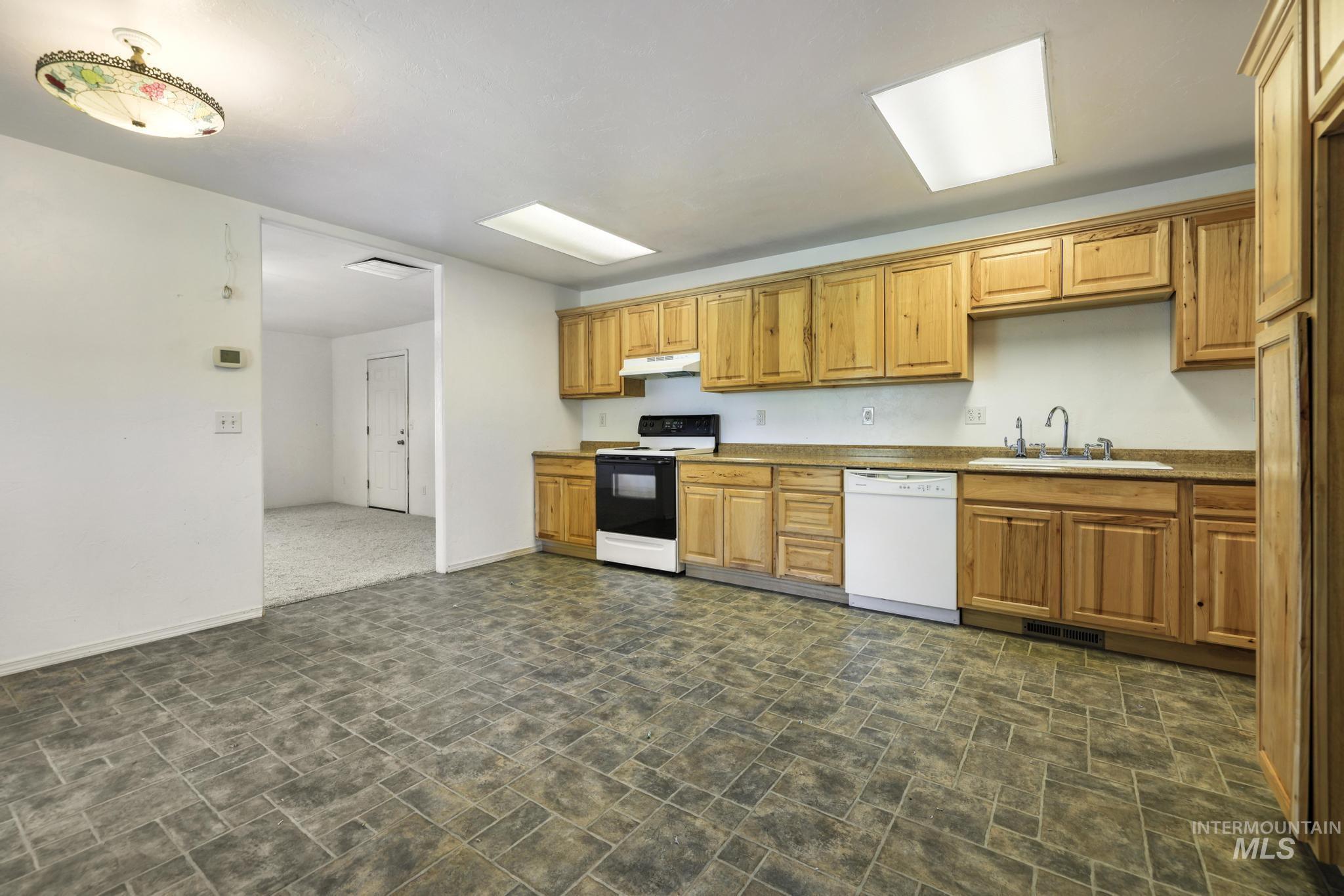 351 Kentucky Property Photo 9