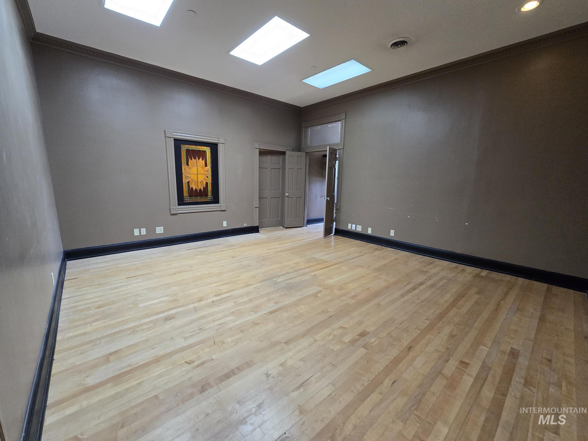 212 2nd Avenue W. Property Photo 2