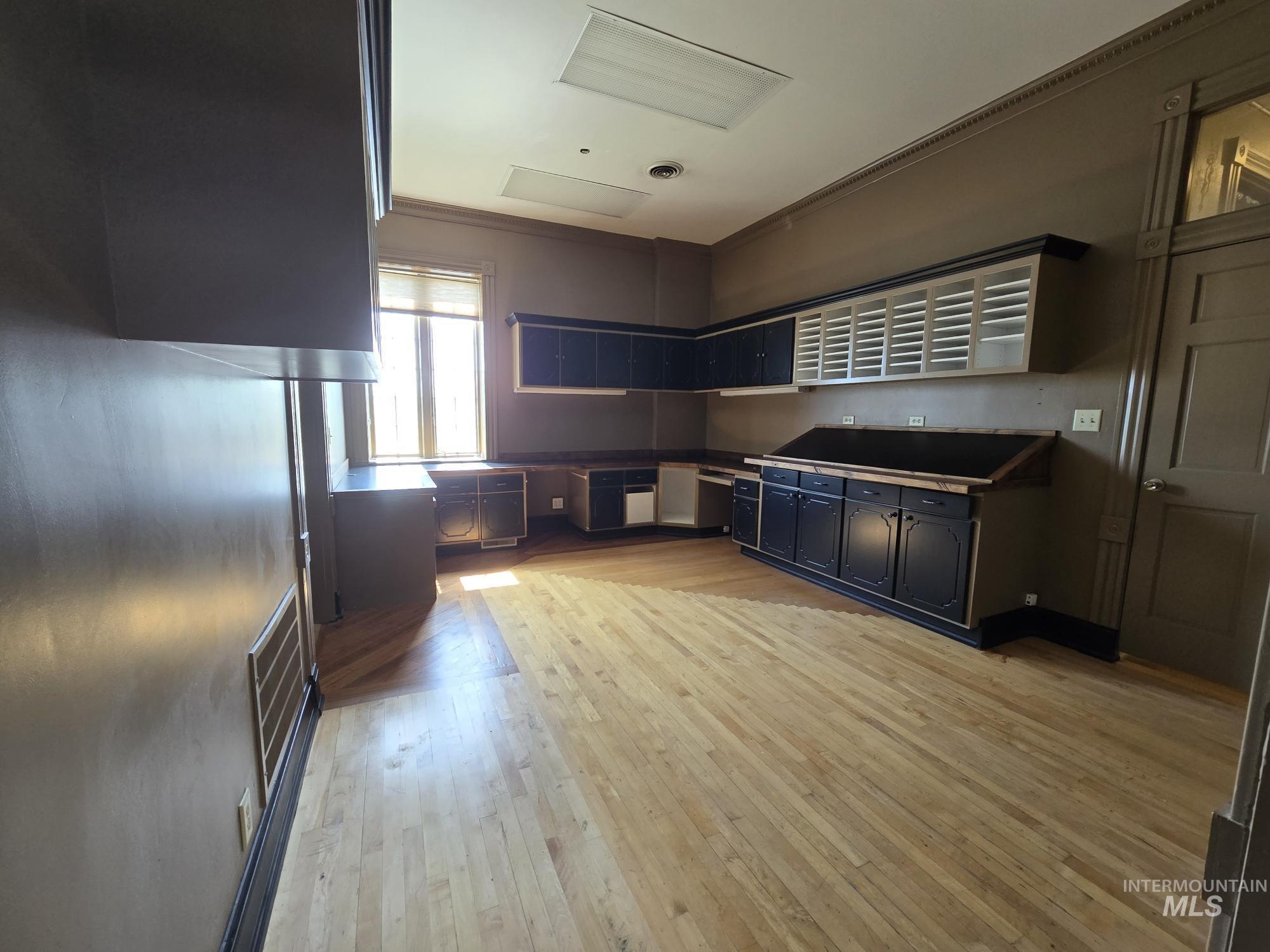 212 2nd Avenue W. Property Photo 3
