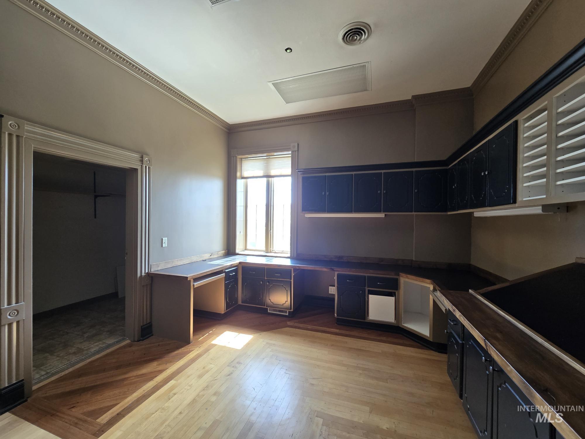 212 2nd Avenue W. Property Photo 5