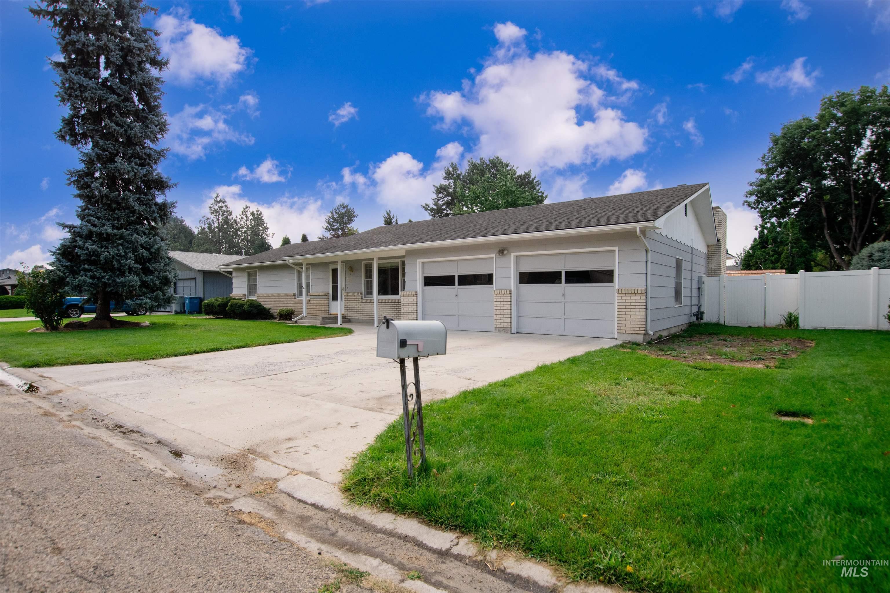 715 Winther Boulevard Property Photo 4