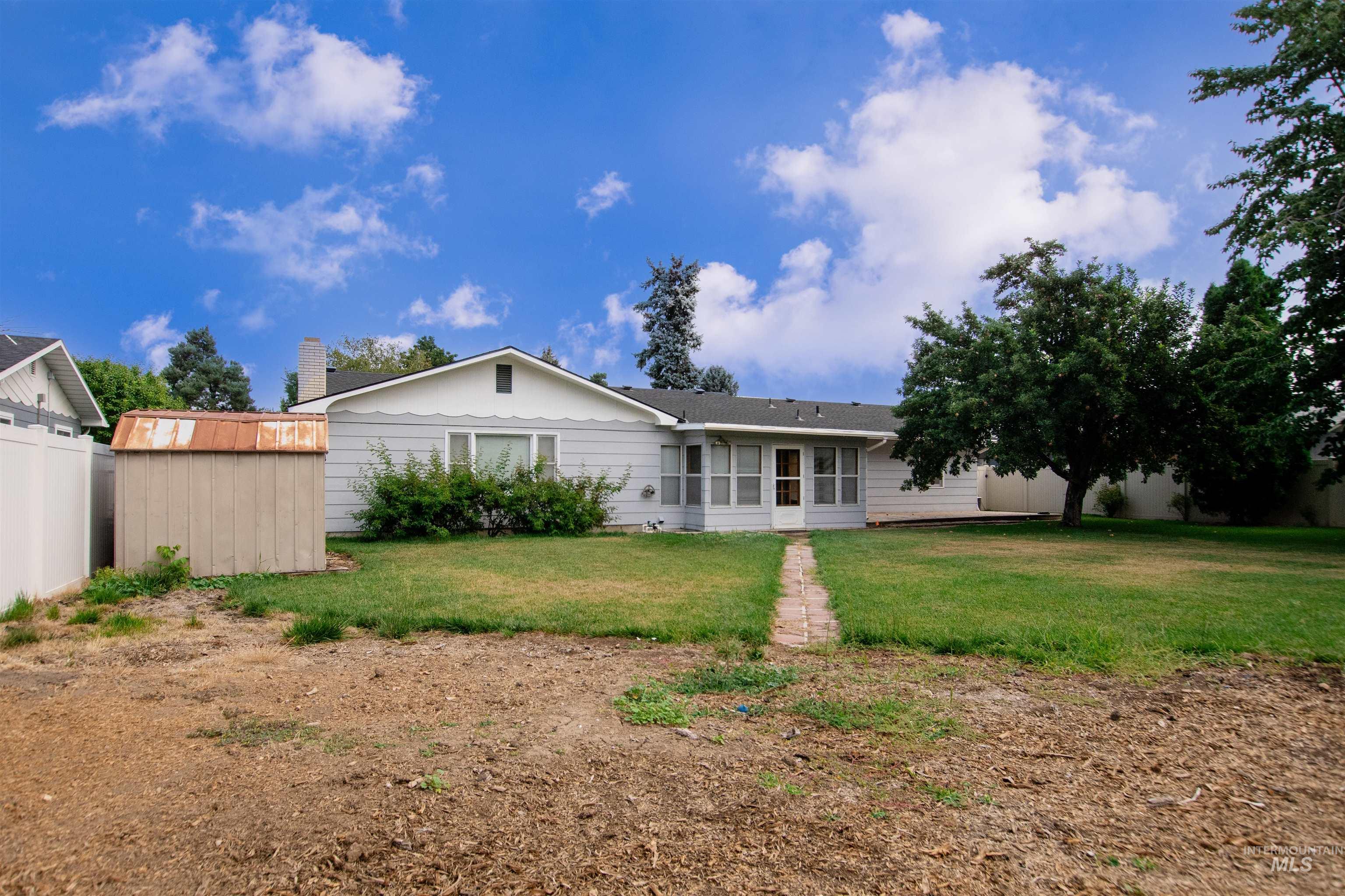 715 Winther Boulevard Property Photo 8