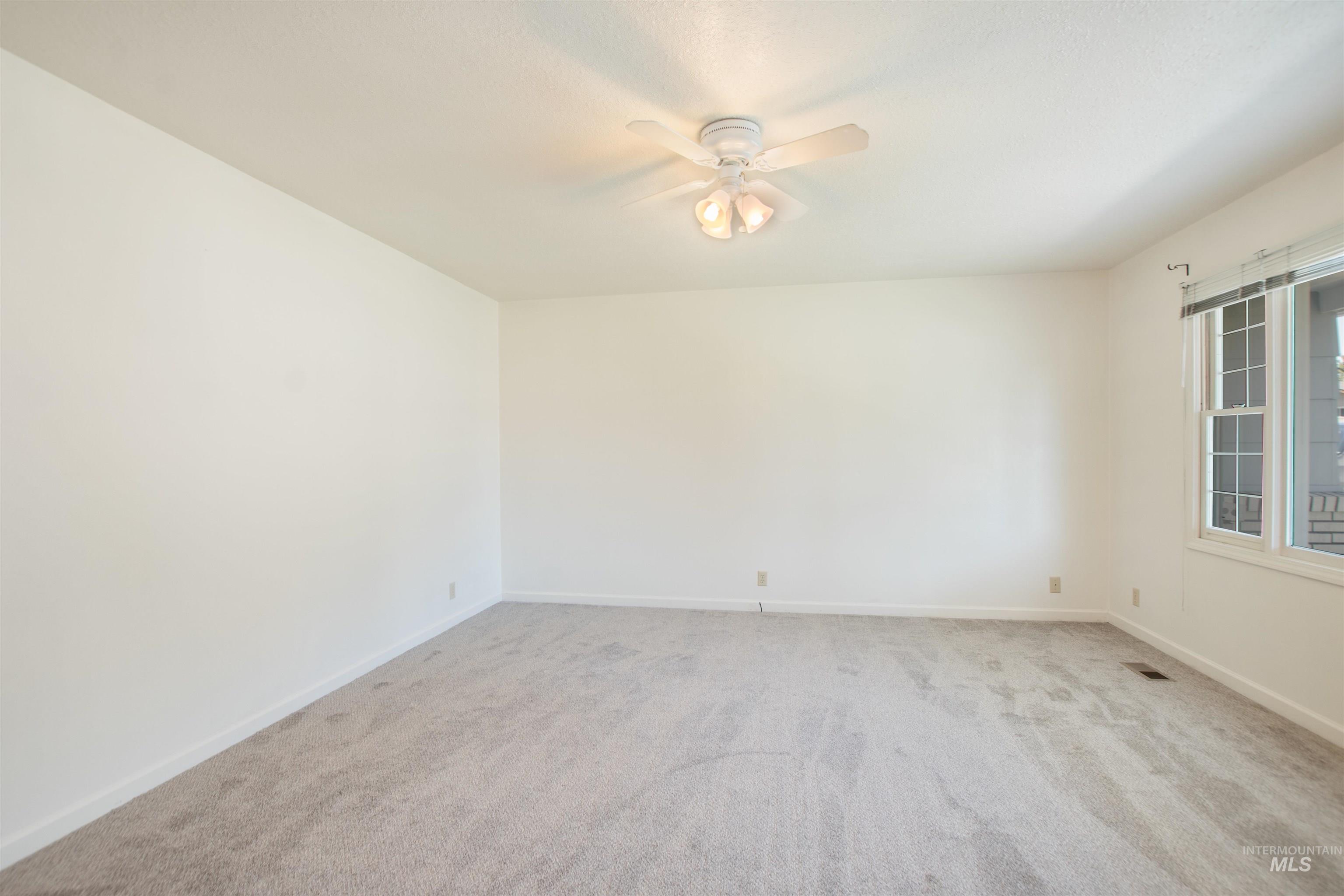 715 Winther Boulevard Property Photo 8