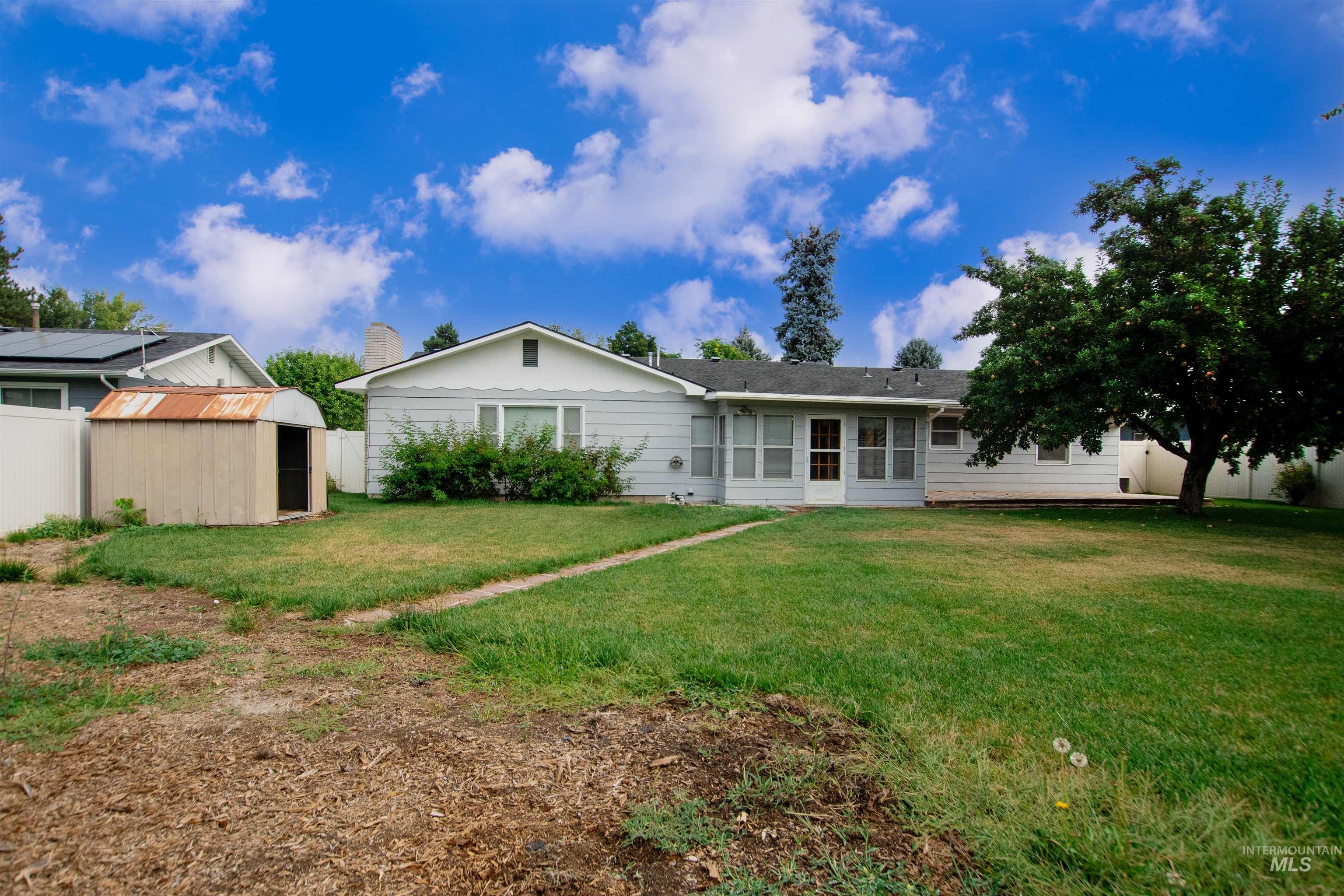 715 Winther Boulevard Property Photo 12
