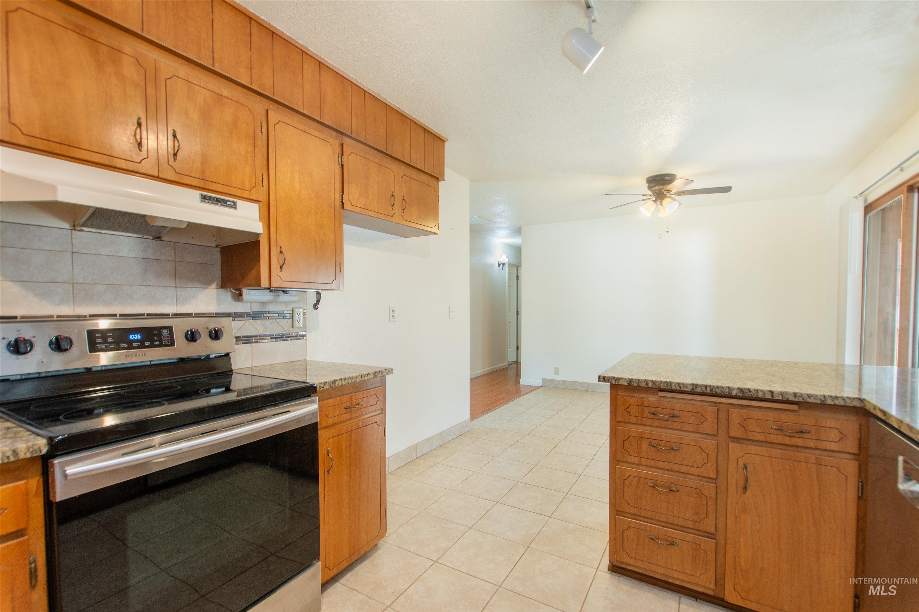 715 Winther Boulevard Property Photo 12