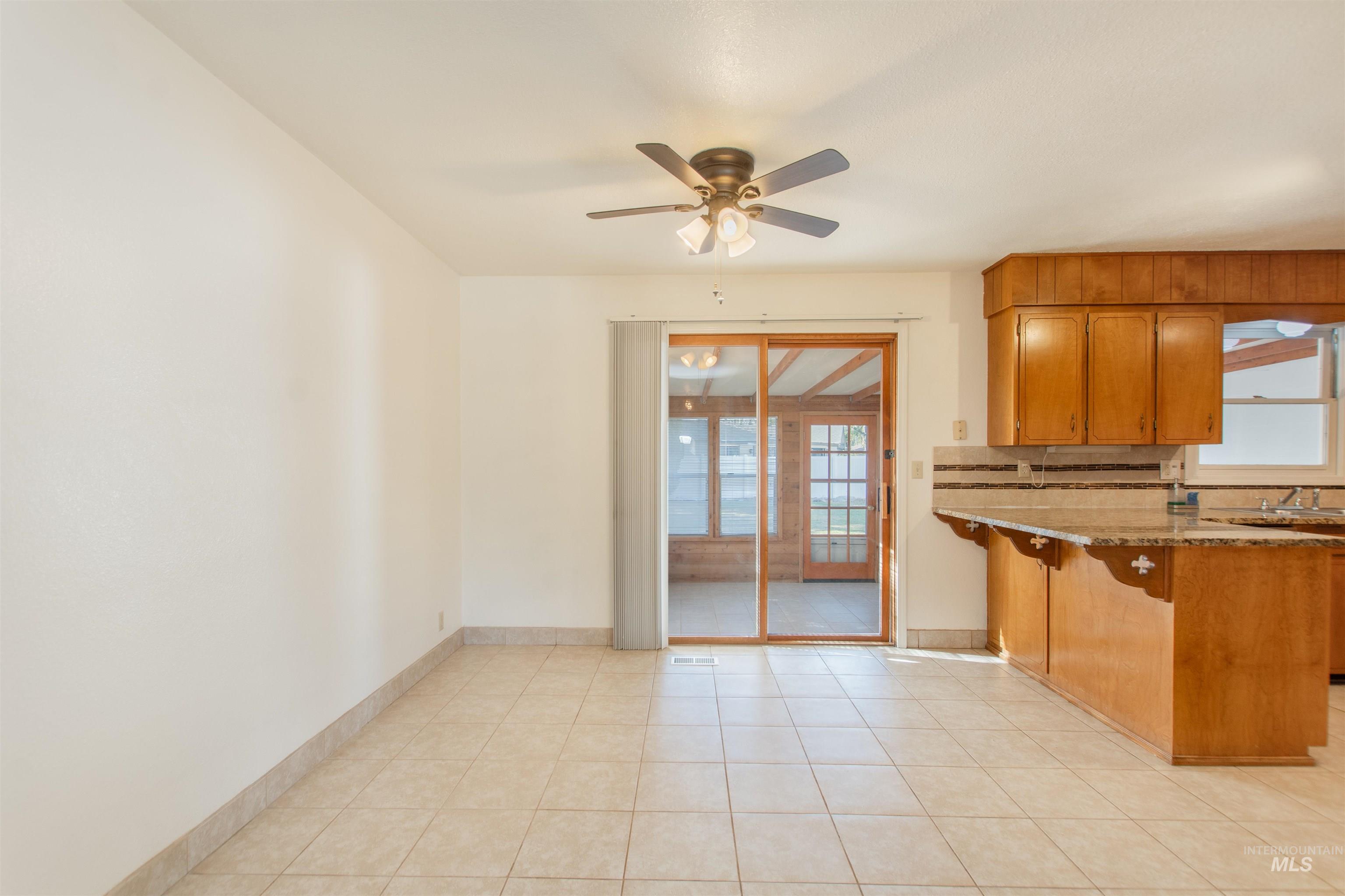715 Winther Boulevard Property Photo 13