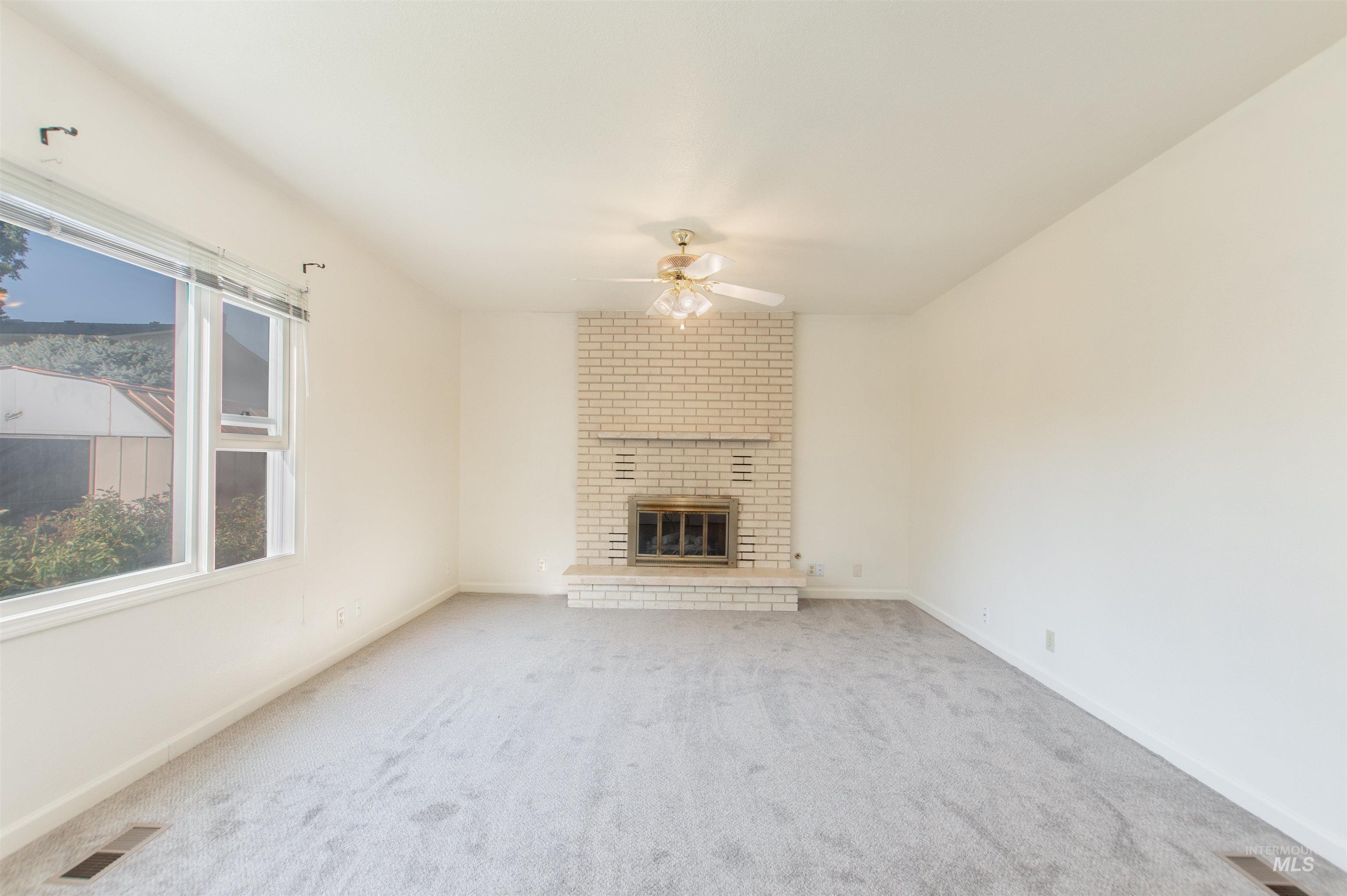 715 Winther Boulevard Property Photo 14