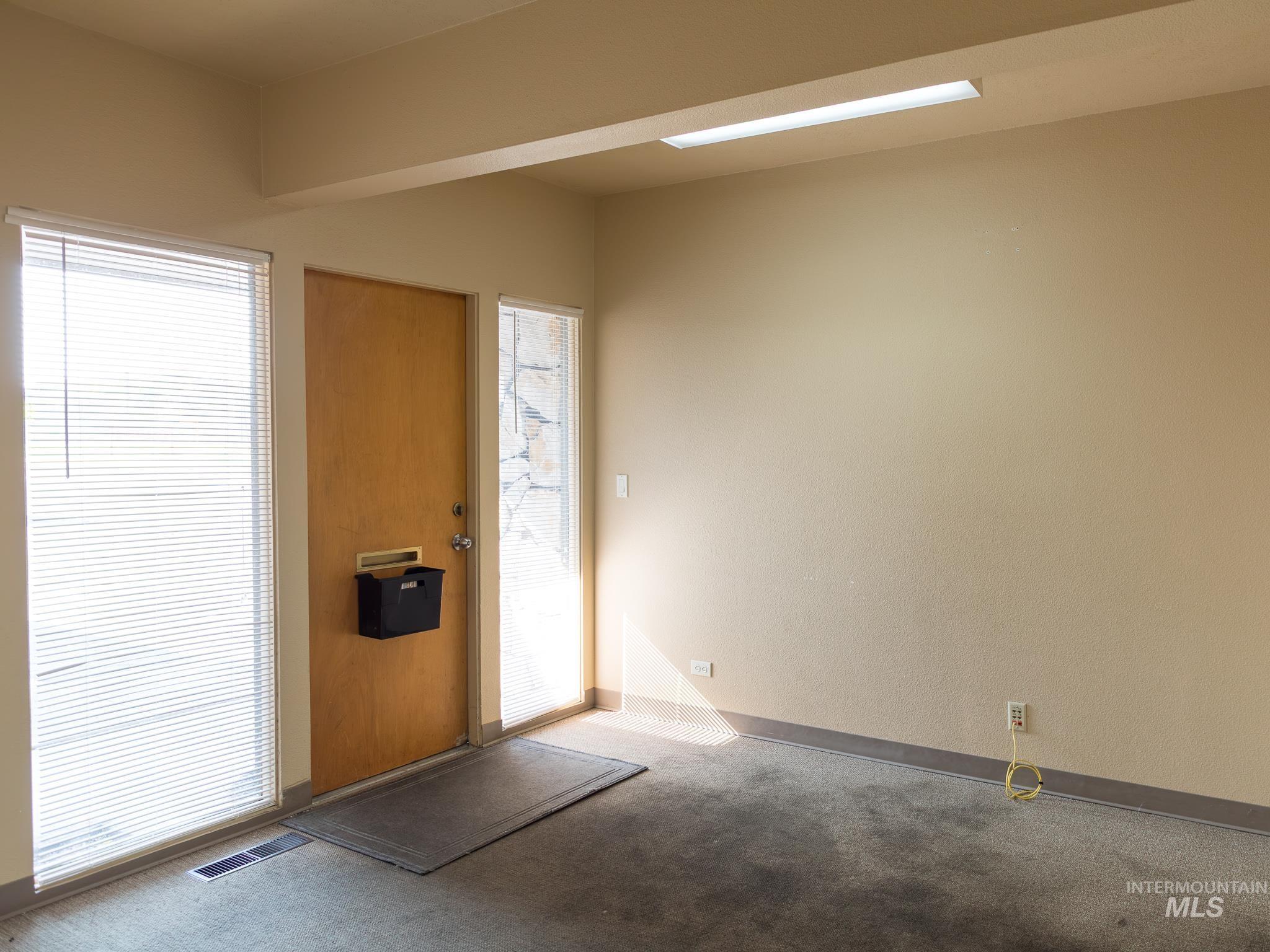 992 W Idaho Property Photo 16