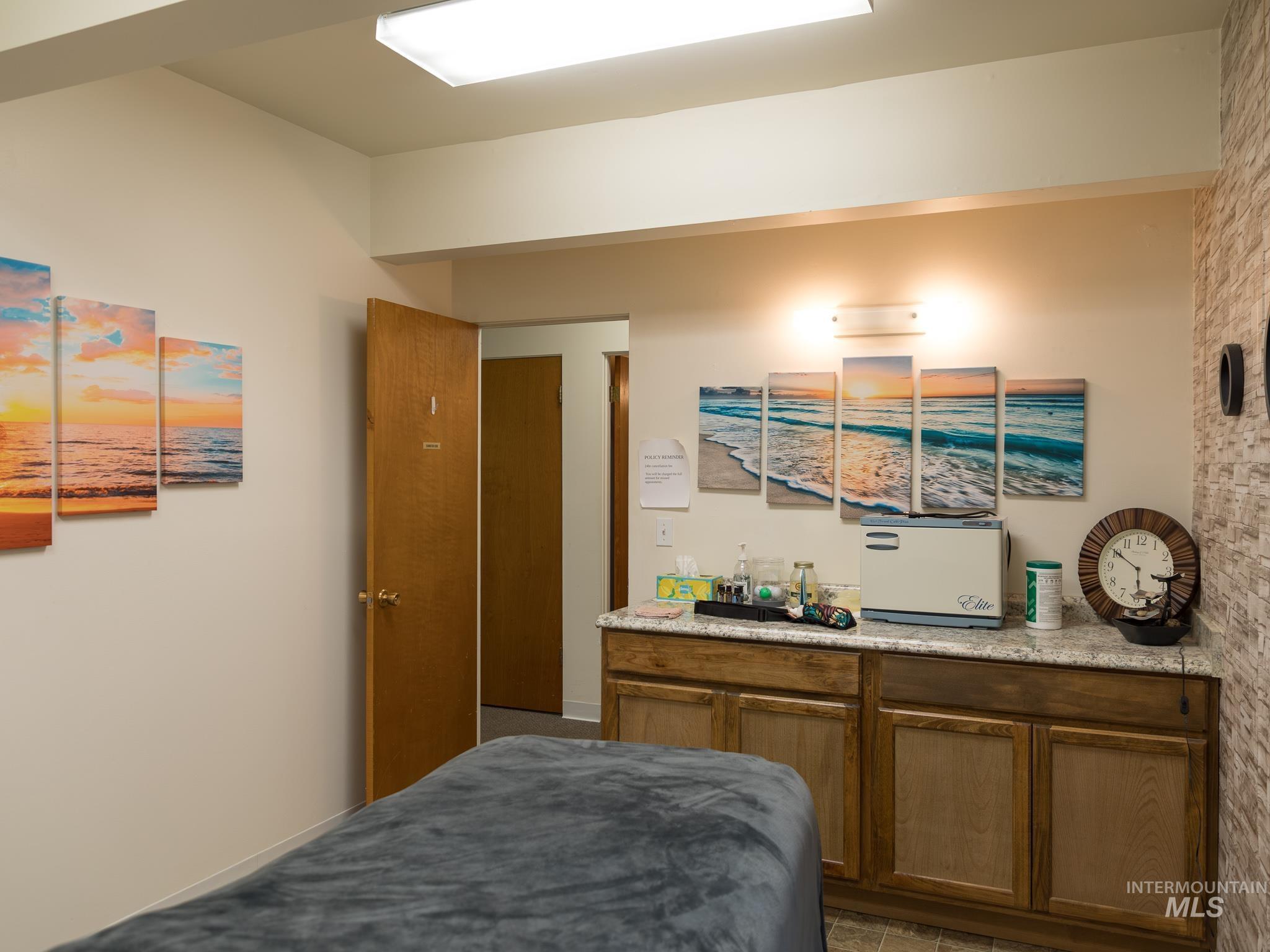 992 W Idaho Property Photo 31