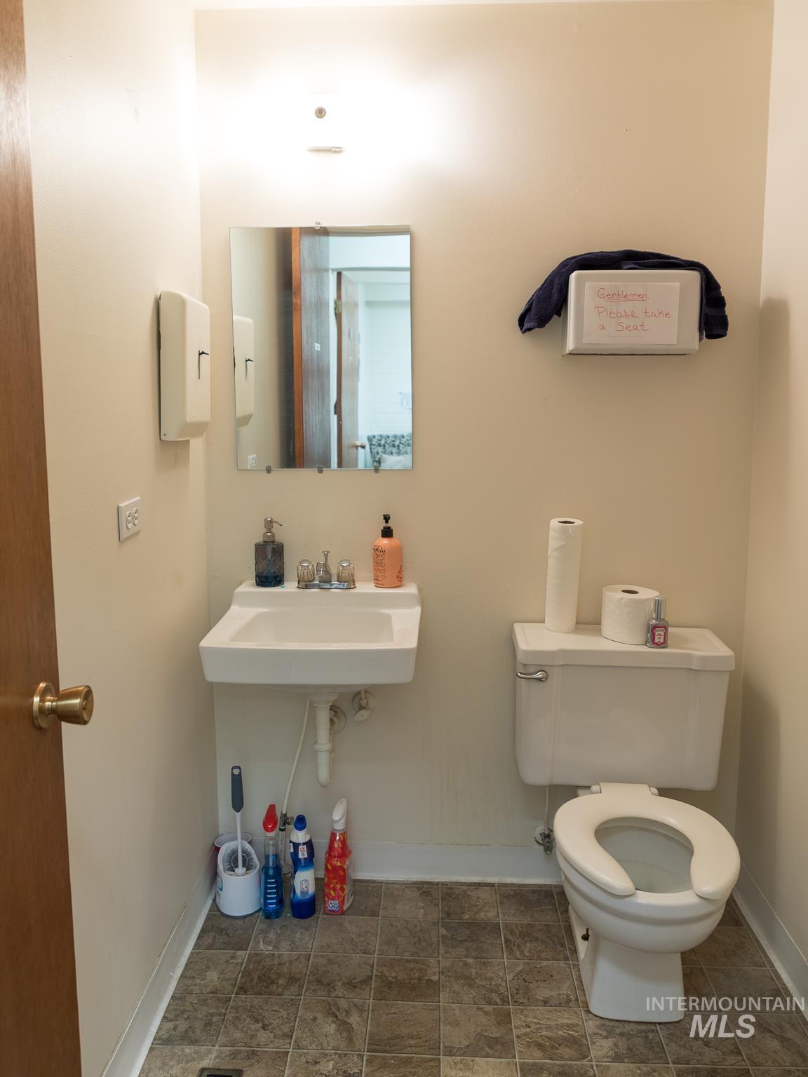 992 W Idaho Property Photo 32