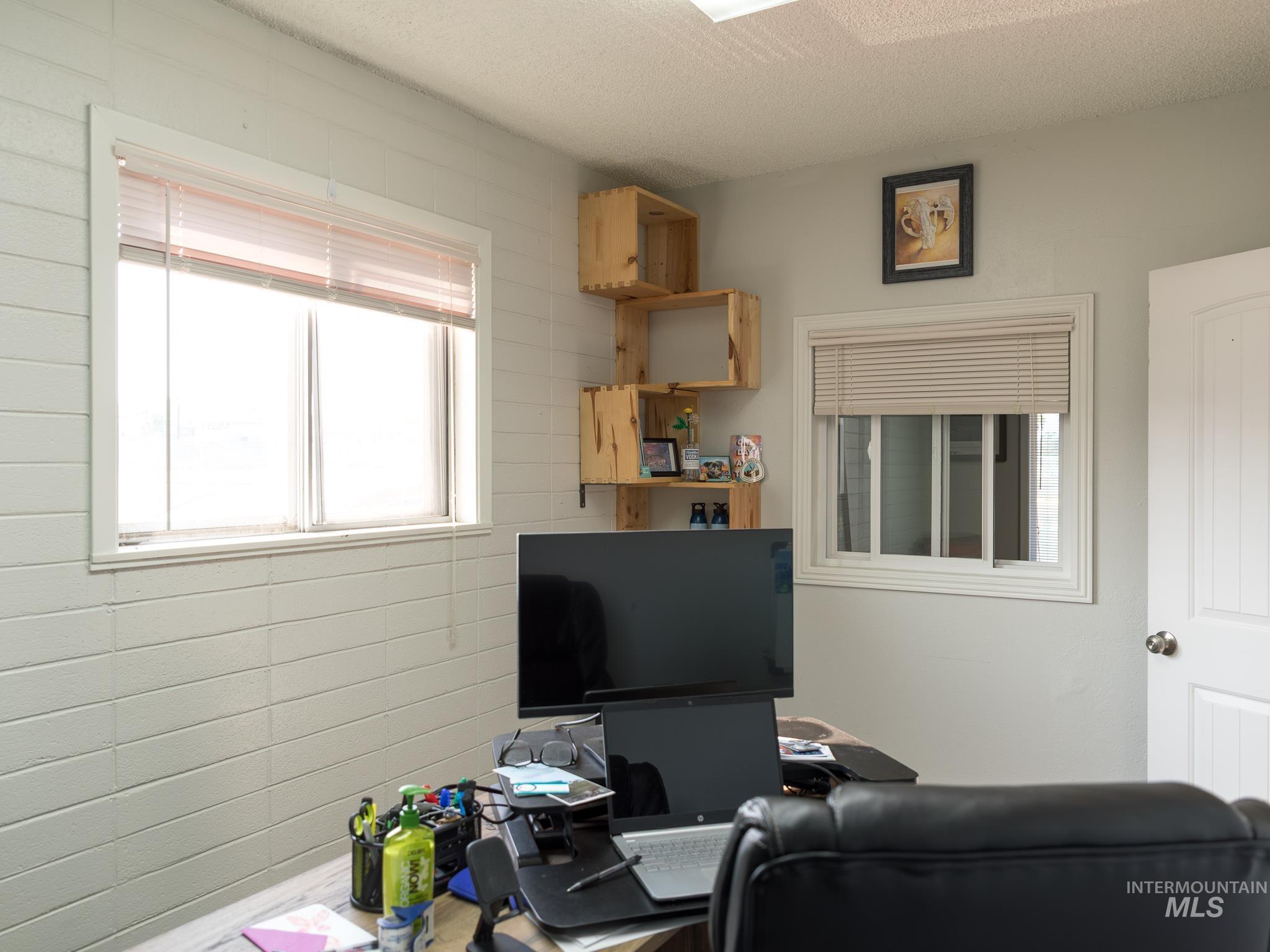 992 W Idaho Property Photo 41