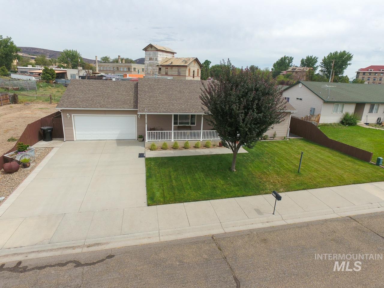 2584 W 8th St Property Photo 2