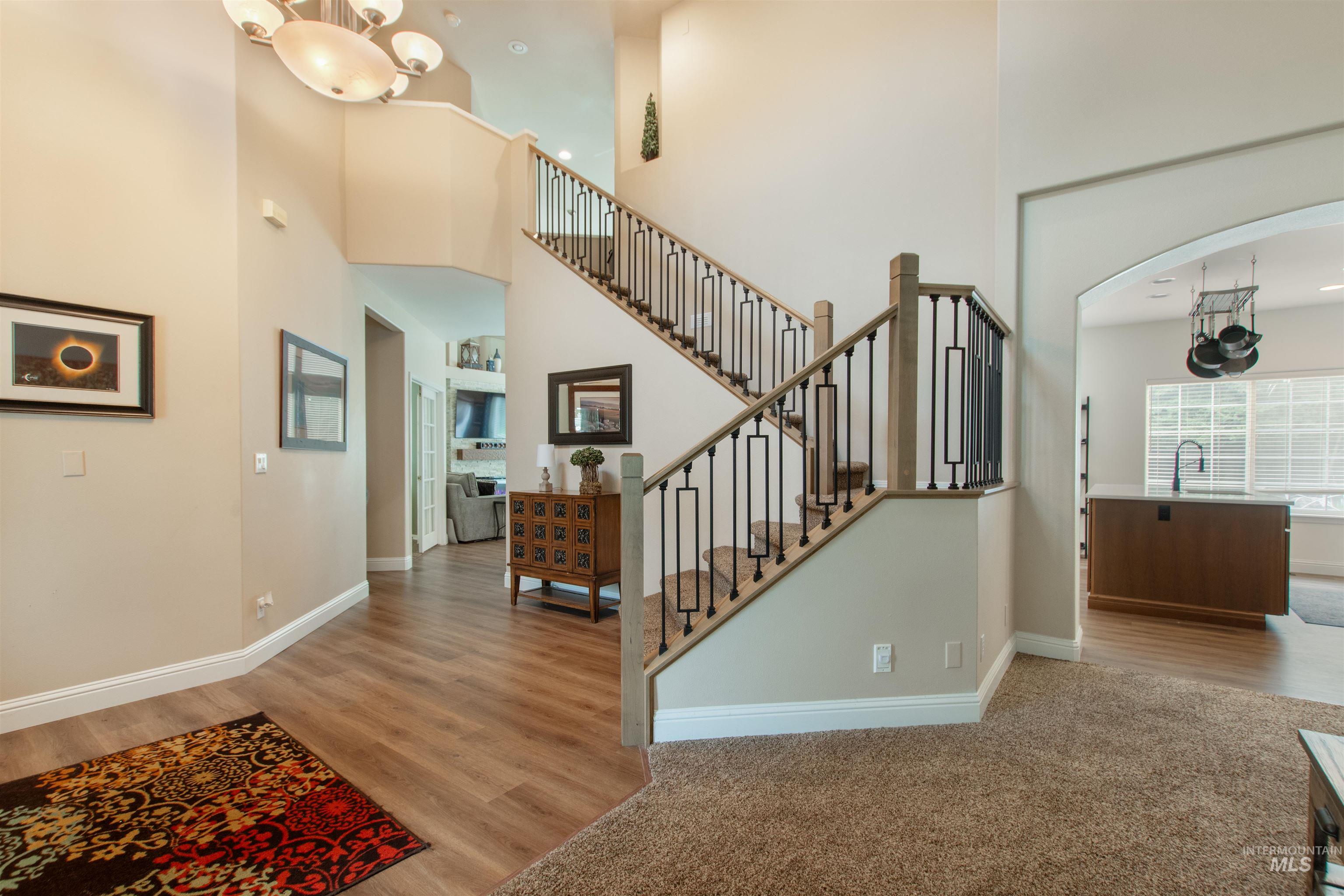 2100 S Tollgate Way Property Photo 6