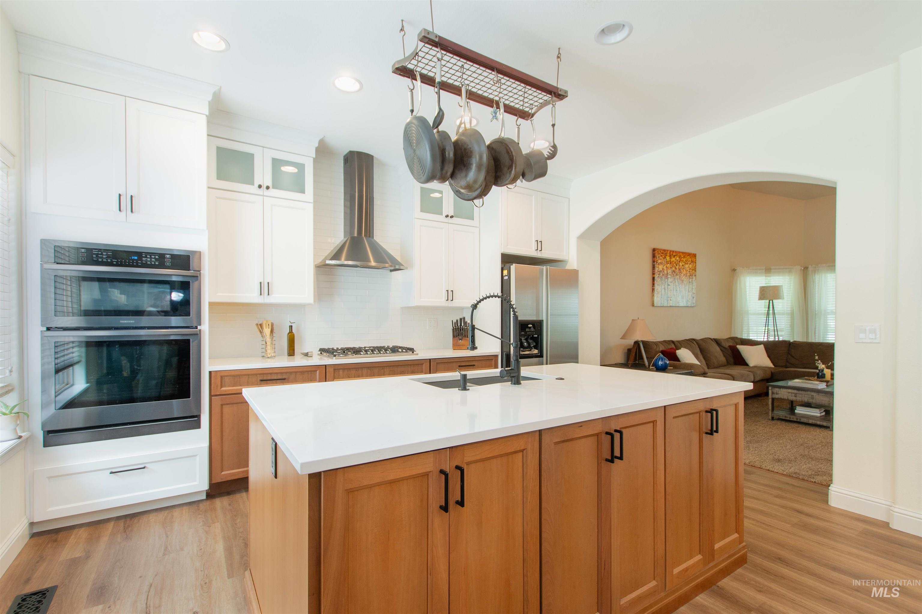 2100 S Tollgate Way Property Photo 9
