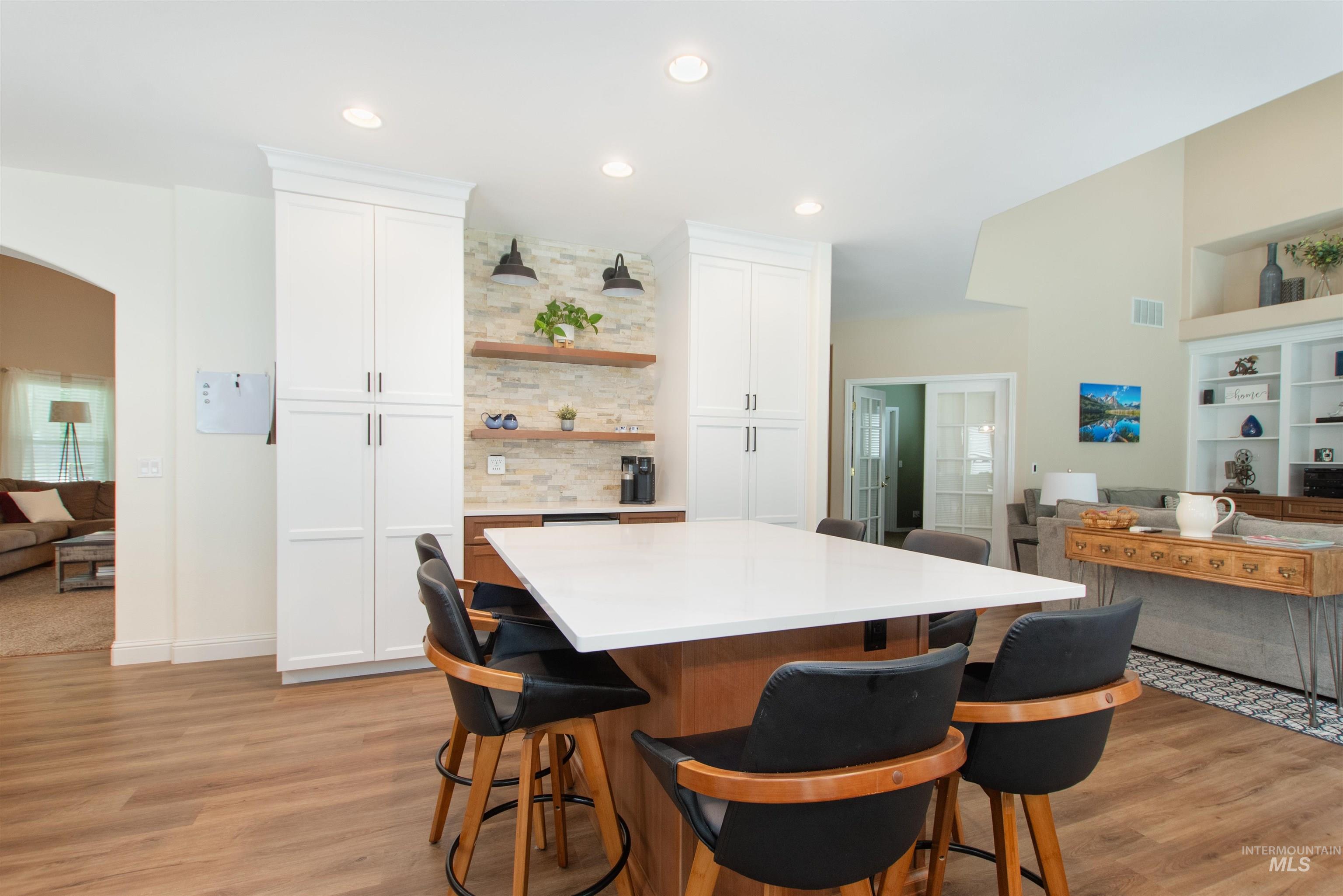 2100 S Tollgate Way Property Photo 10