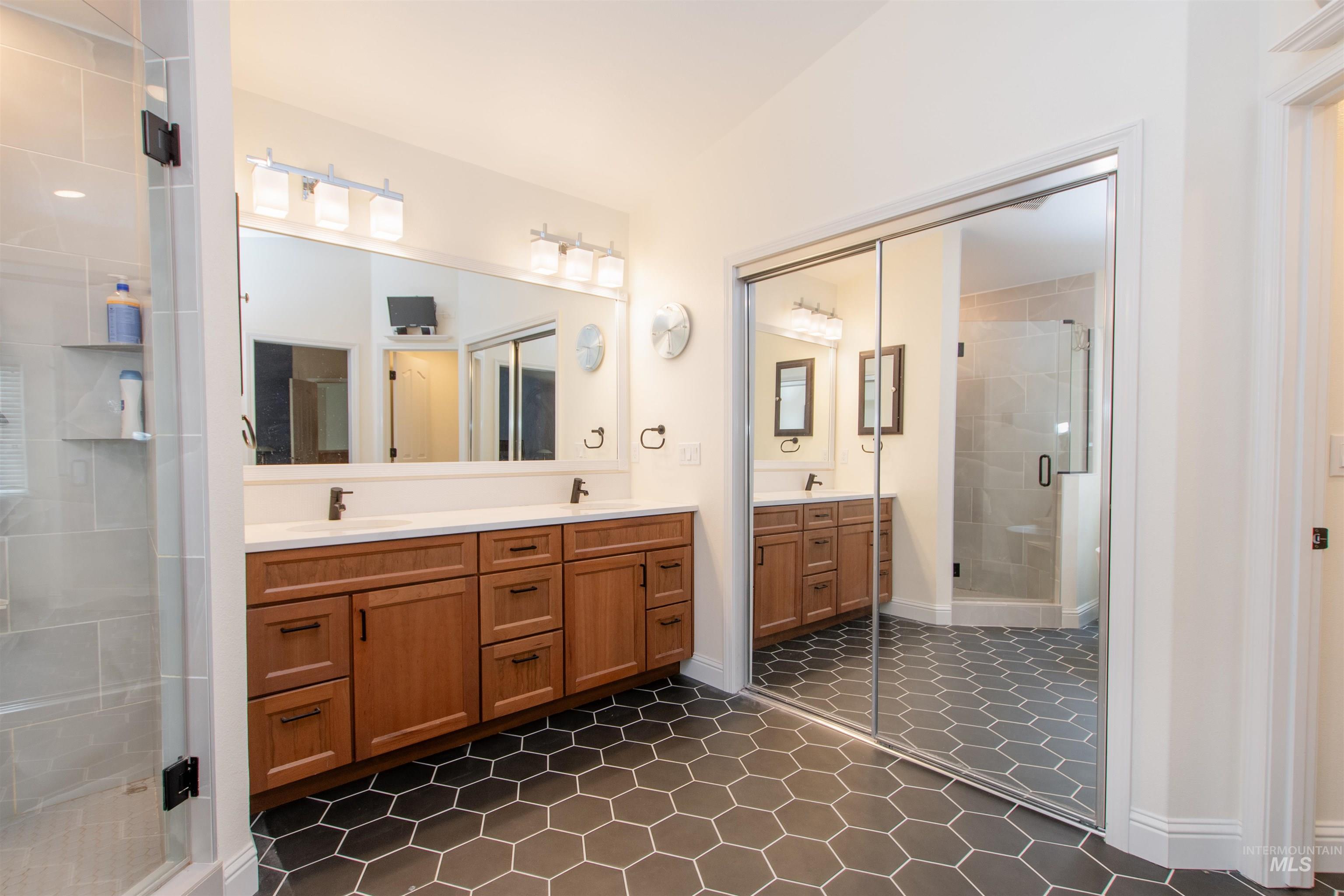 2100 S Tollgate Way Property Photo 23