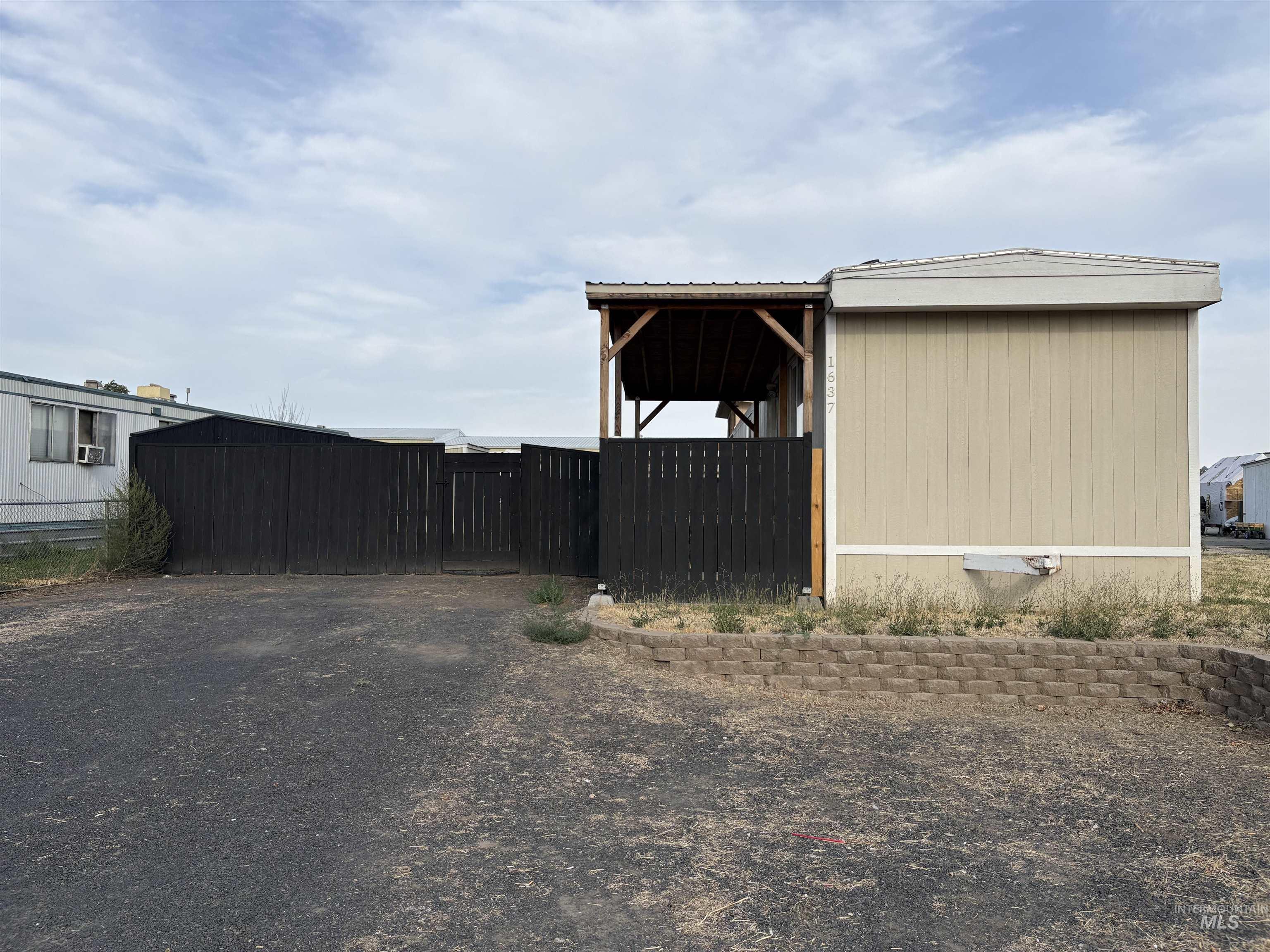 1637 13th Street Property Photo 2