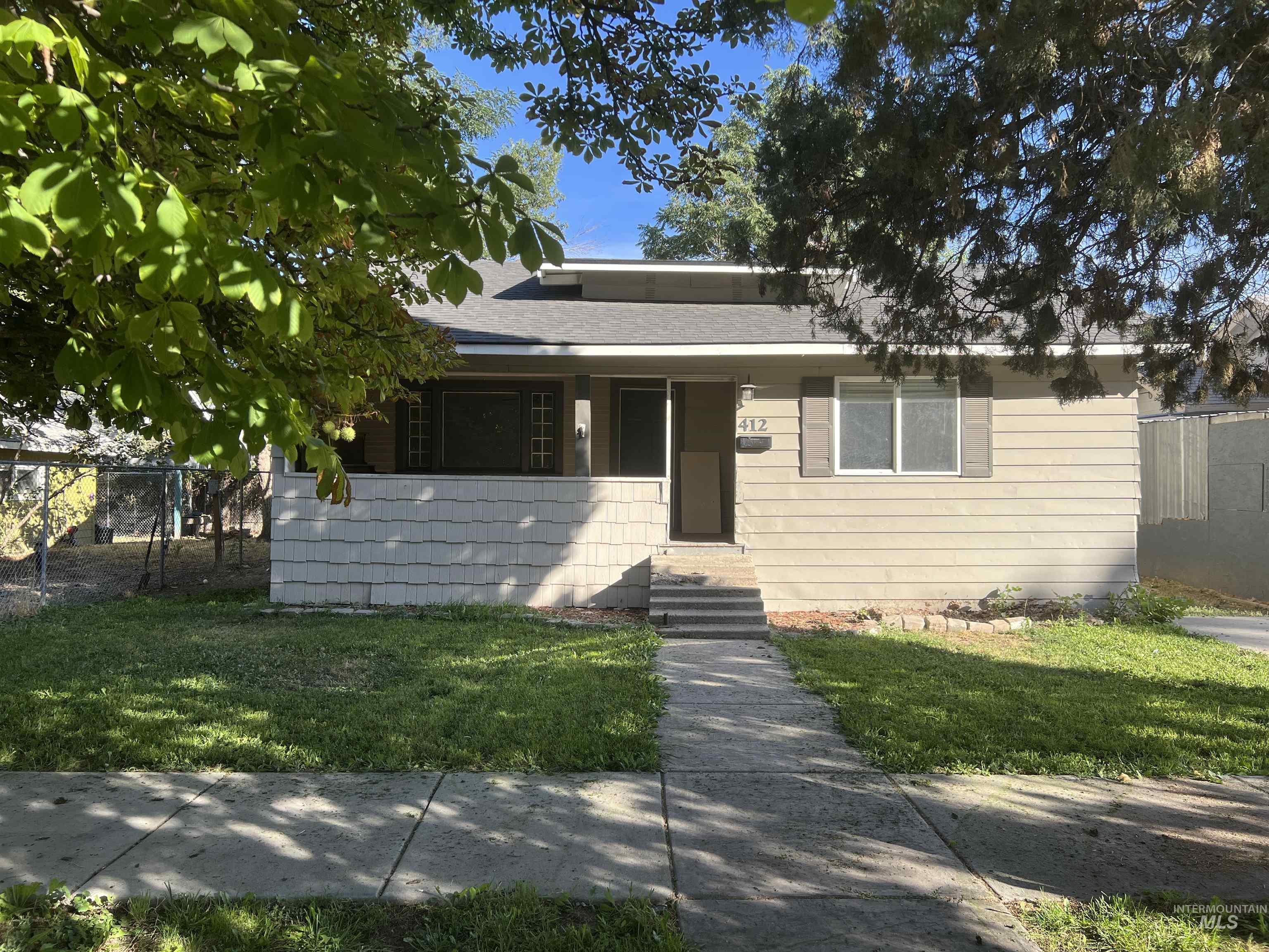 412 6th Ave South Property Photo 1