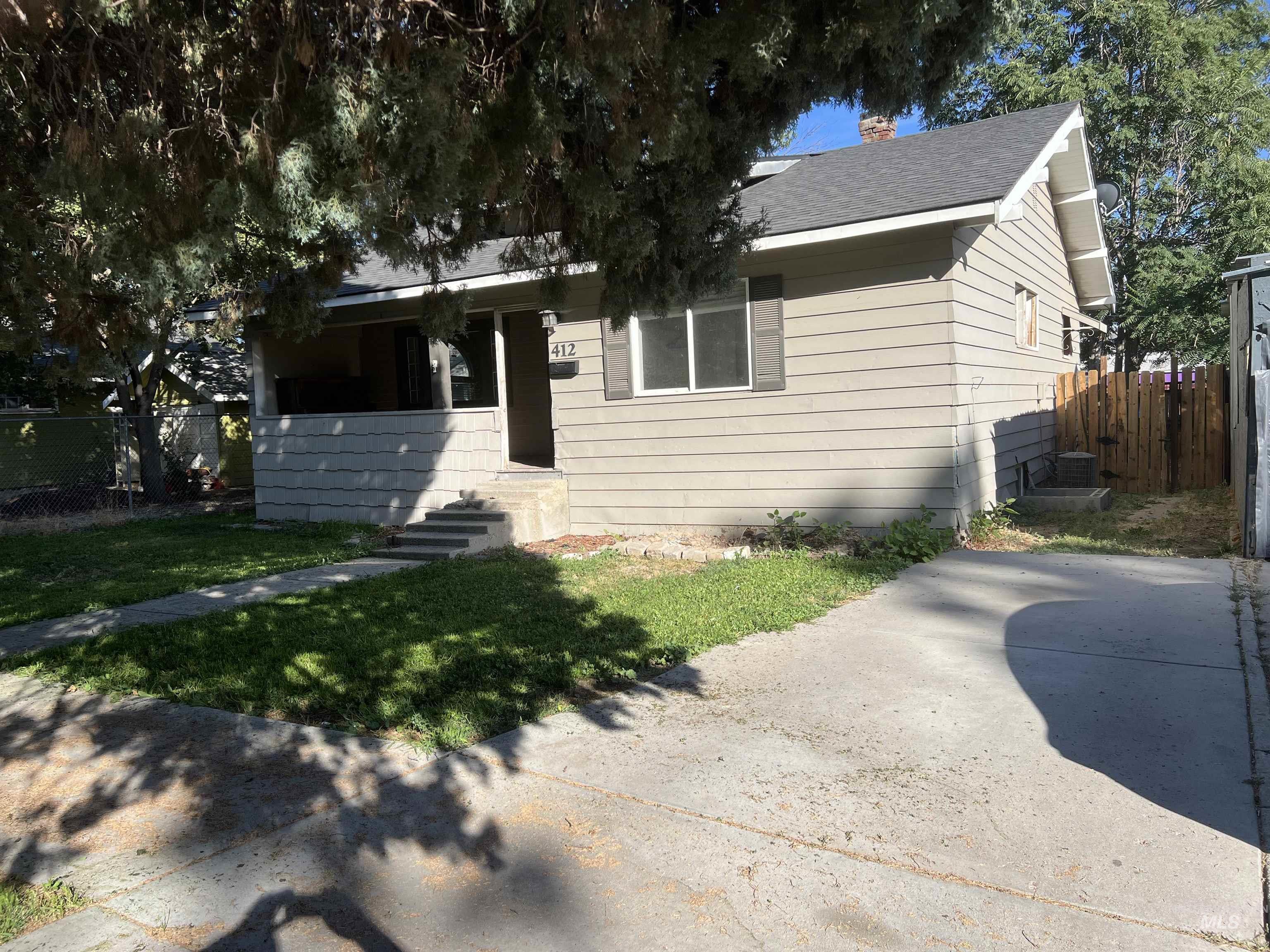 412 6th Ave South Property Photo 2