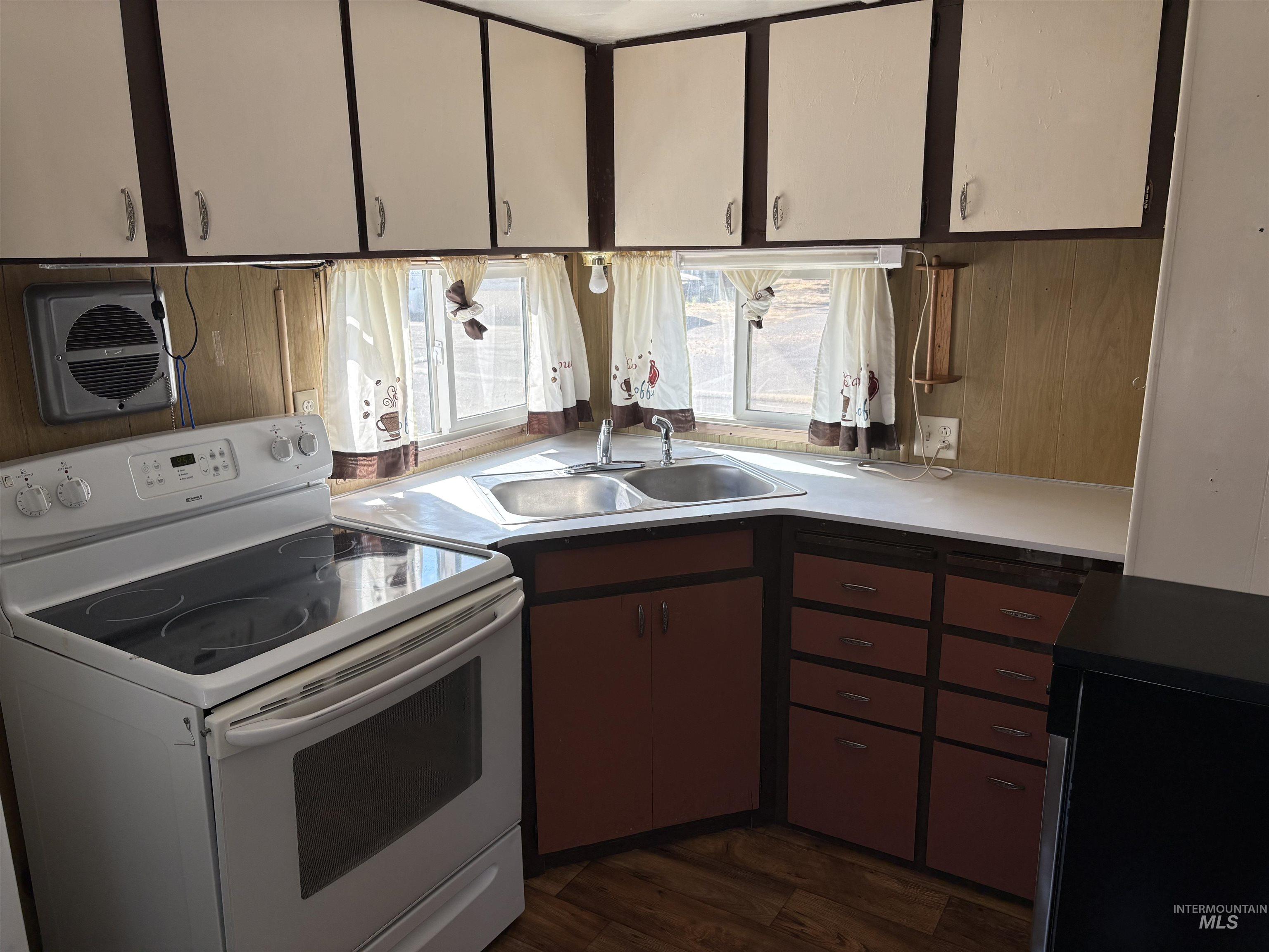 1265 Elm Street Property Photo 8