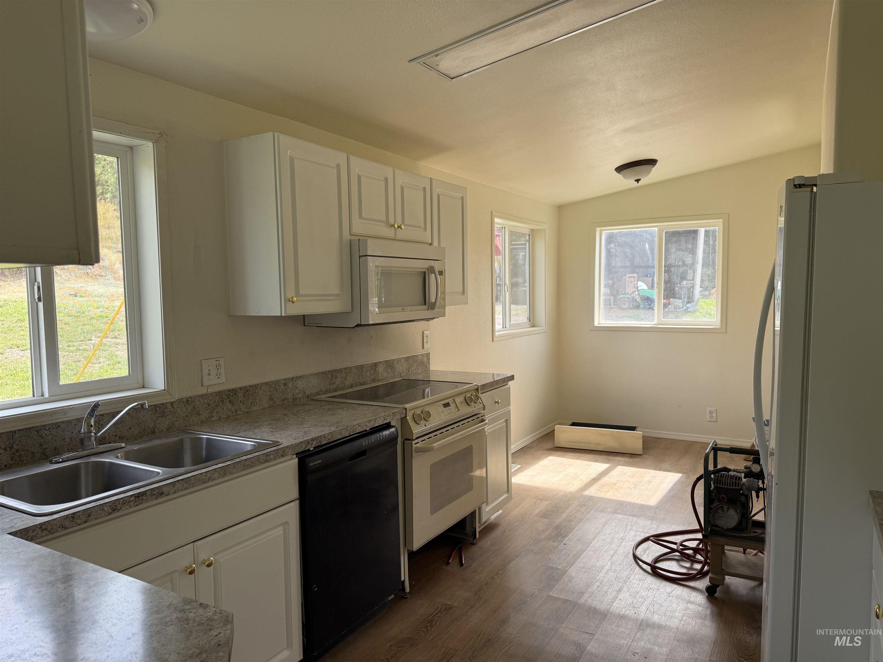 1416 Hatter Creek Property Photo 7
