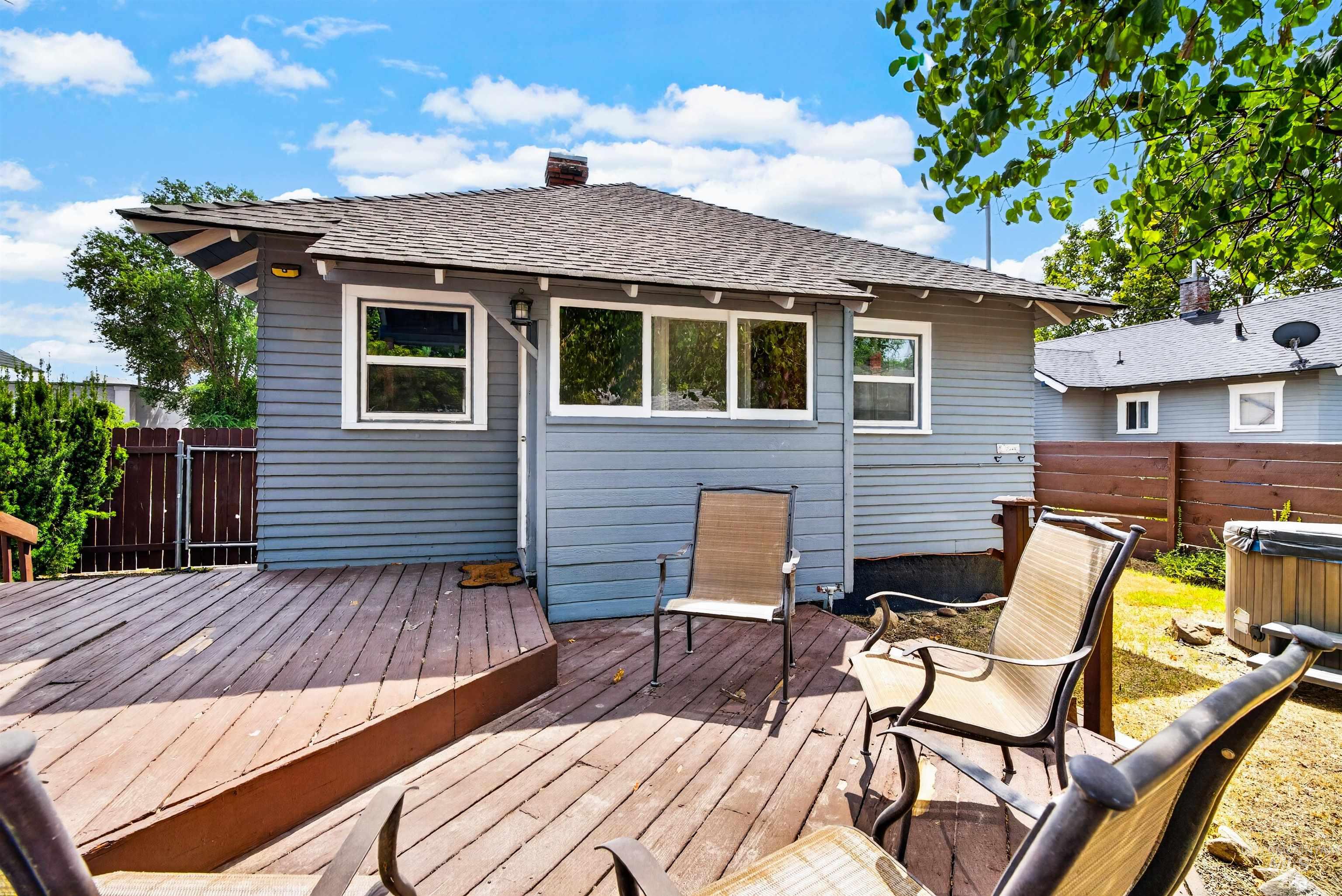 319 14th Ave S Property Photo 38