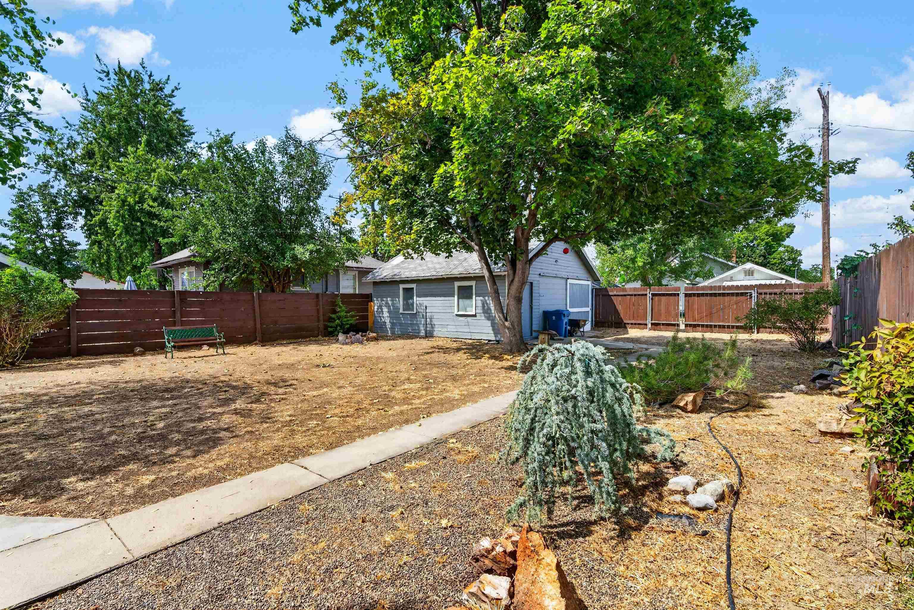 319 14th Ave S Property Photo 39