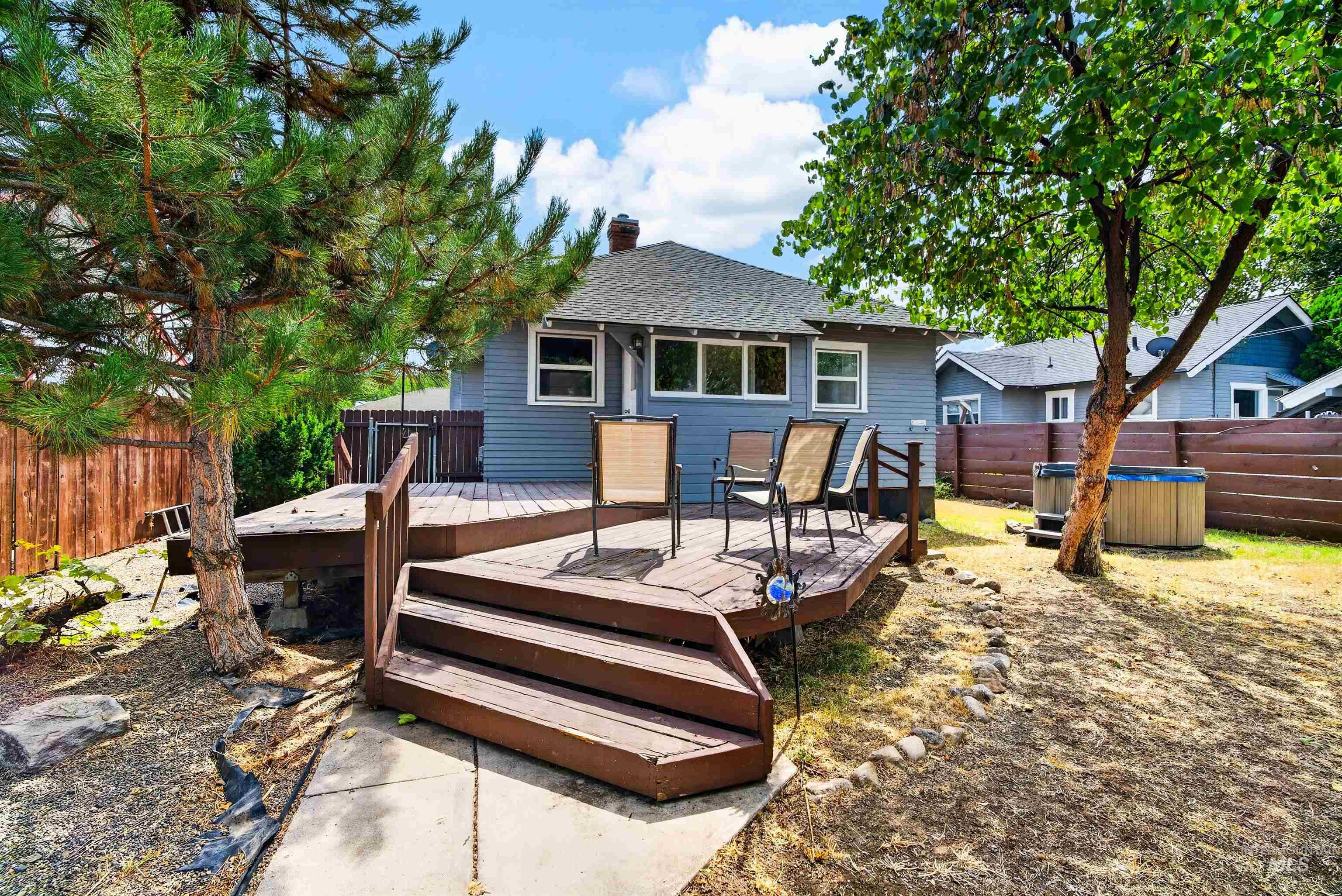 319 14th Ave S Property Photo 40