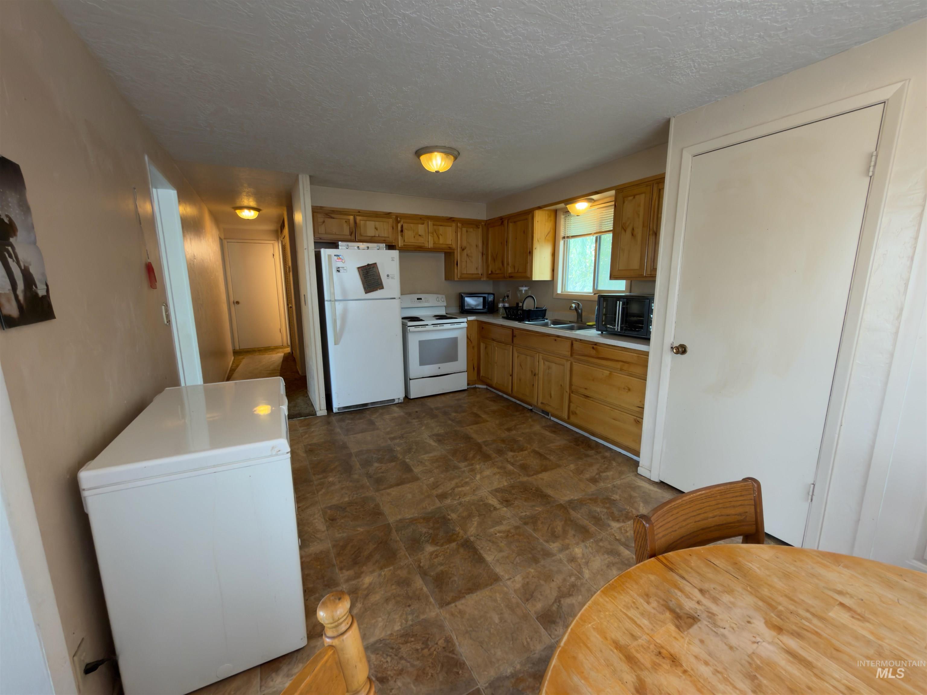 785 H St Property Photo 5