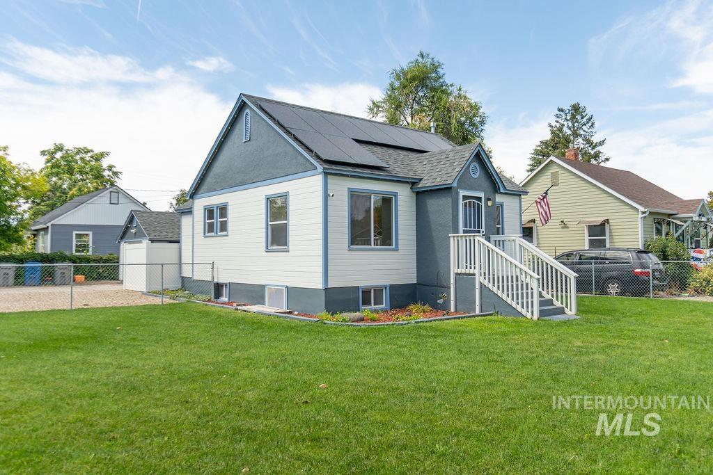 323 S Fern Street Property Photo 4