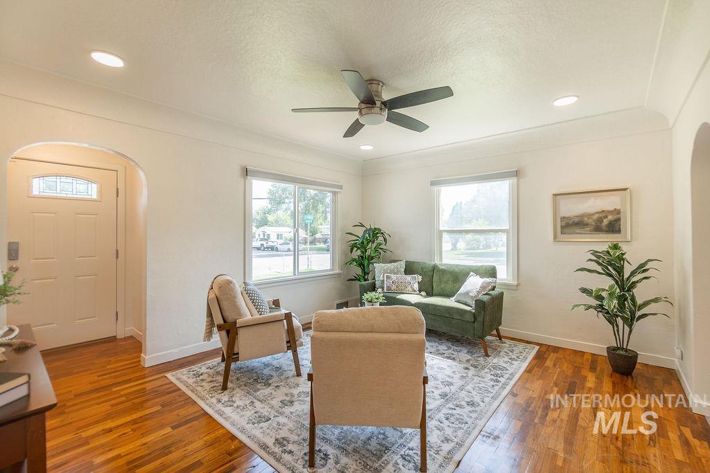 323 S Fern Street Property Photo 7