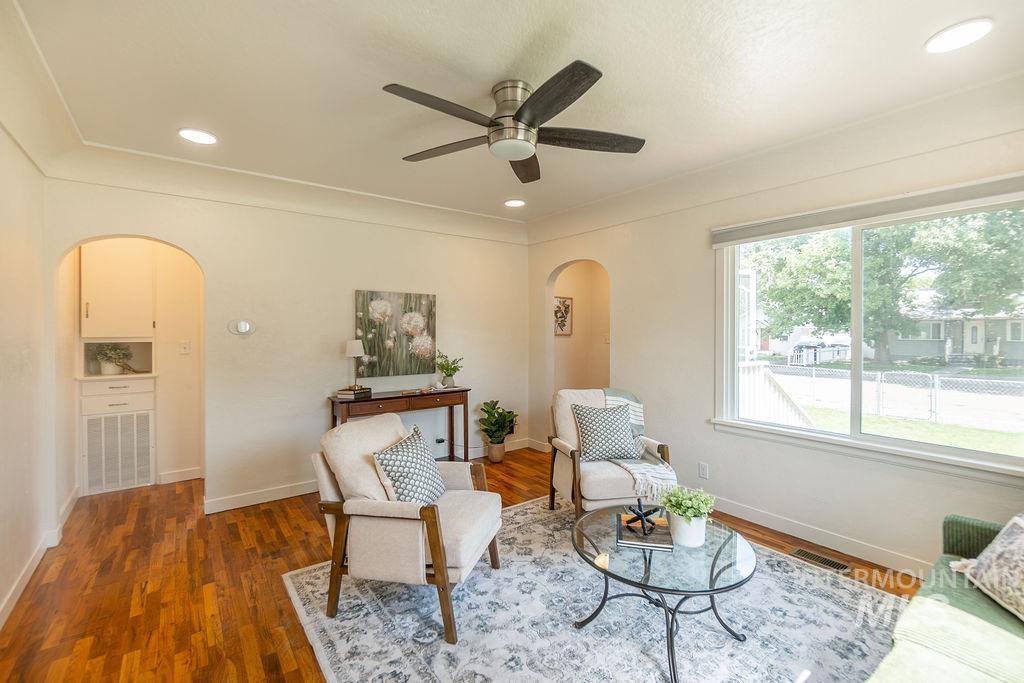 323 S Fern Street Property Photo 9