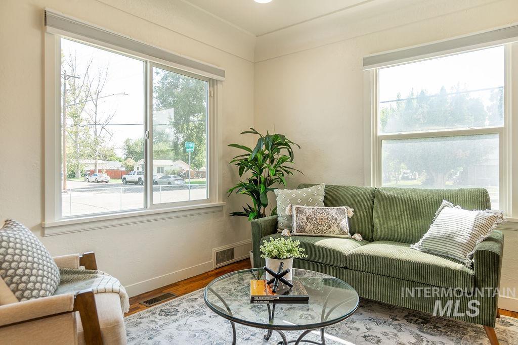 323 S Fern Street Property Photo 10
