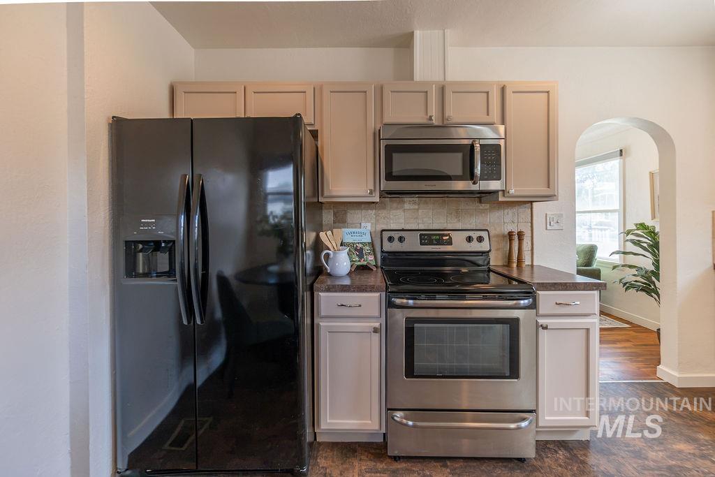 323 S Fern Street Property Photo 11