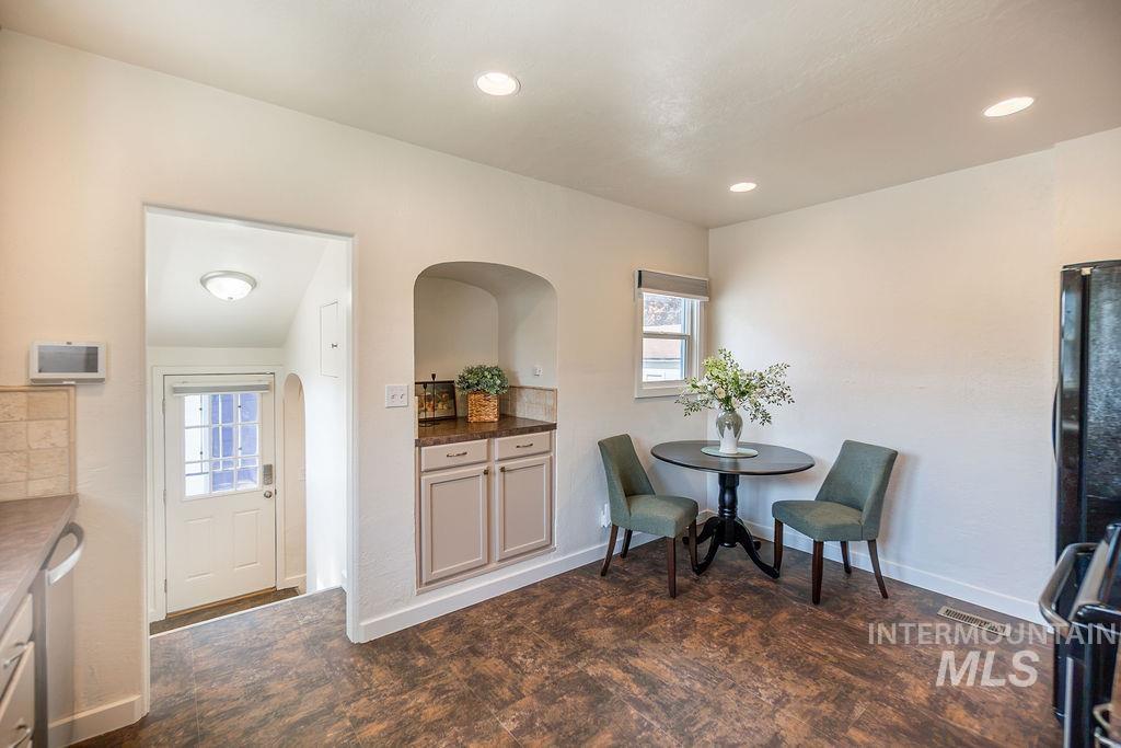 323 S Fern Street Property Photo 18
