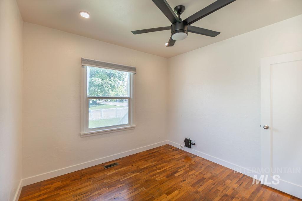 323 S Fern Street Property Photo 30