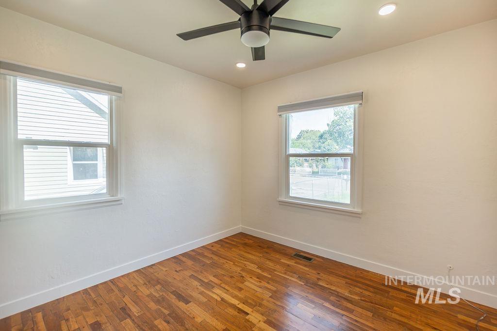 323 S Fern Street Property Photo 33