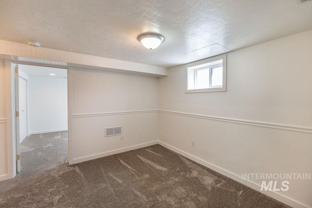 323 S Fern Street Property Photo 35