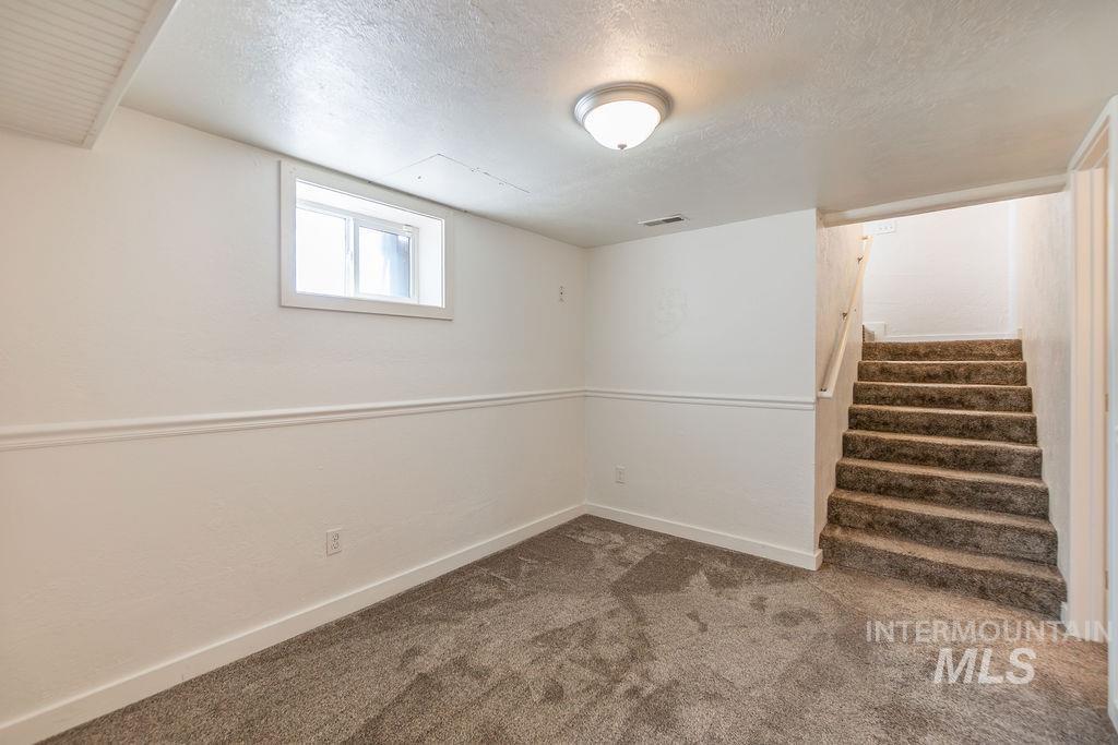 323 S Fern Street Property Photo 38
