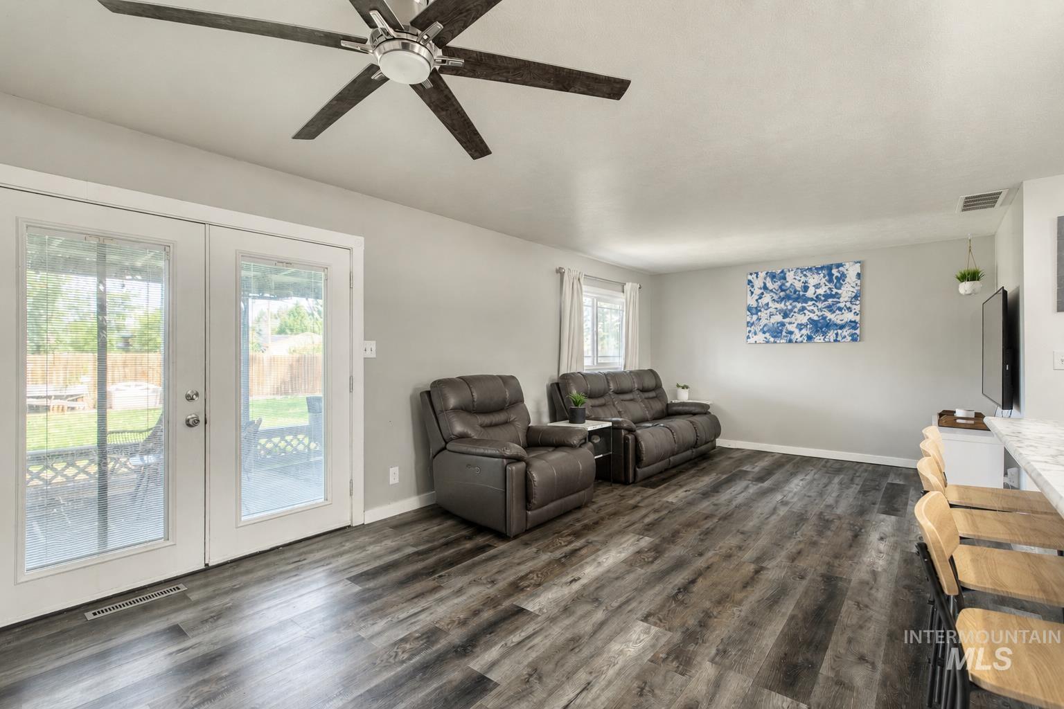 1222 Vista Dr Property Photo 6