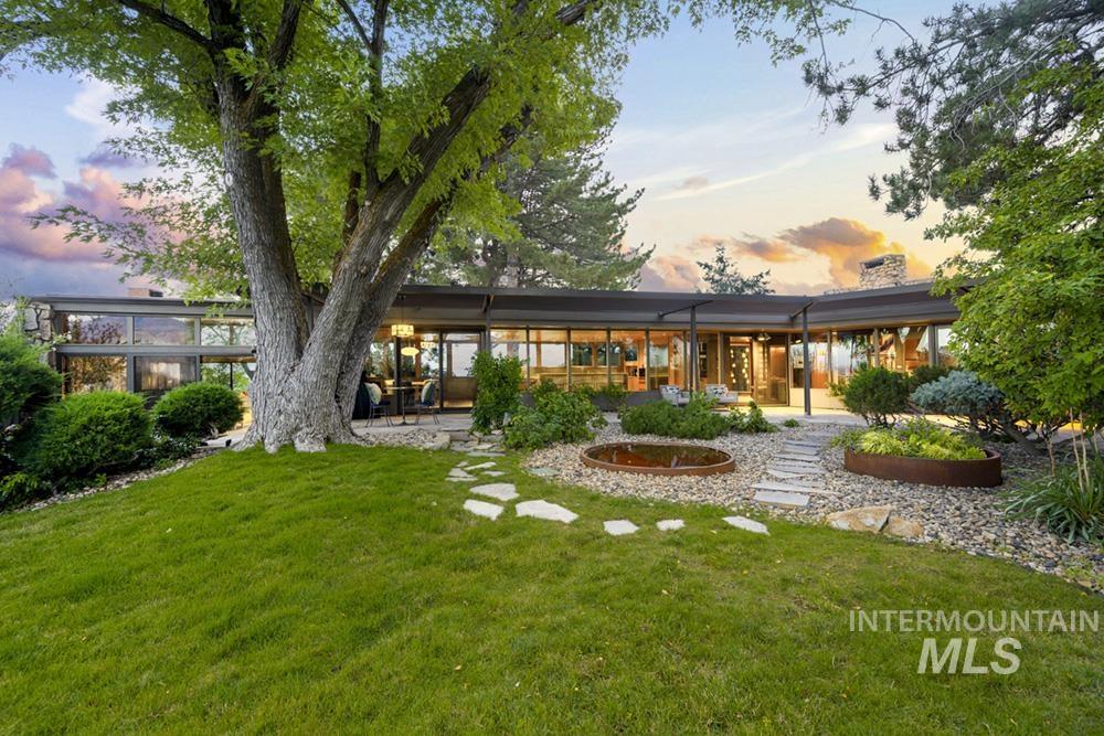 1513 N Claremont Dr