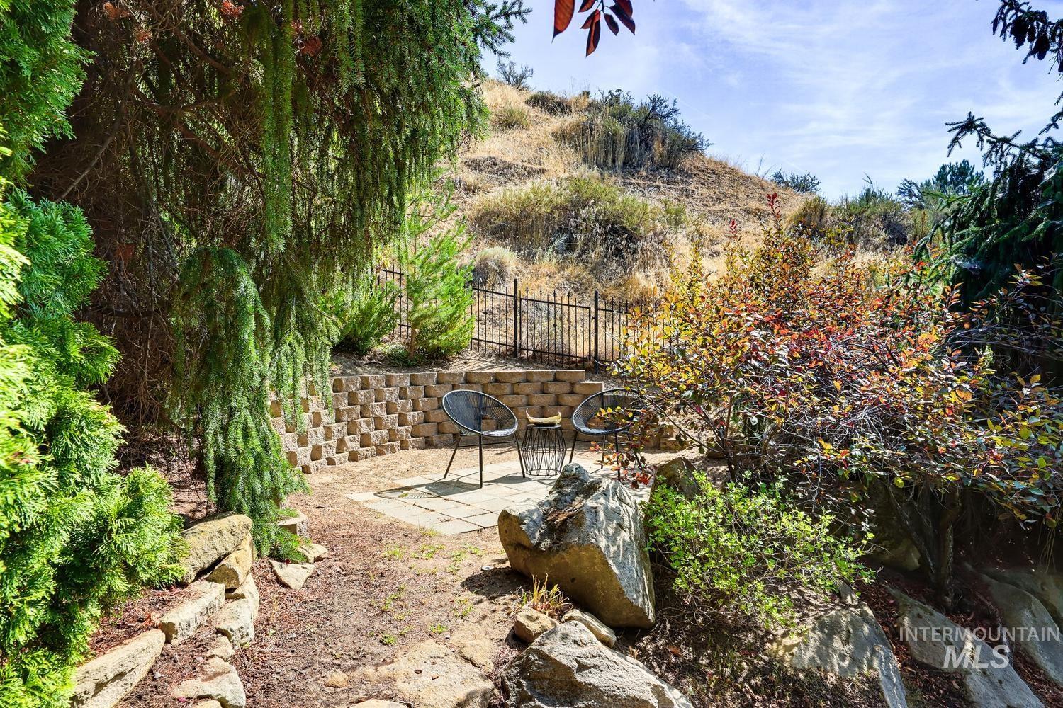 212 W Thornberry Property Photo 41